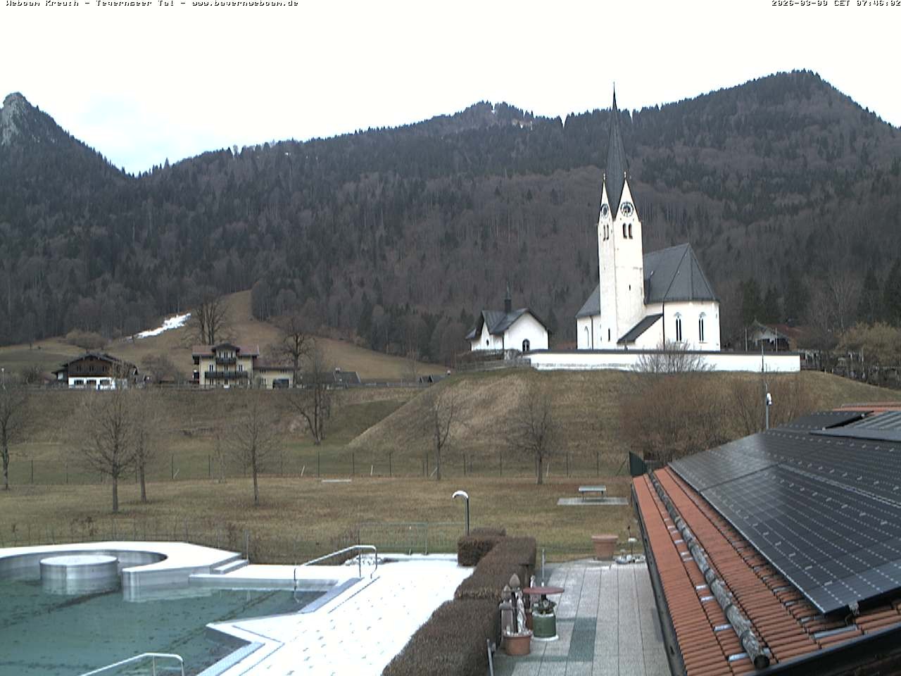 Archiv Foto Webcam Kreuth: Kirche und Freibad