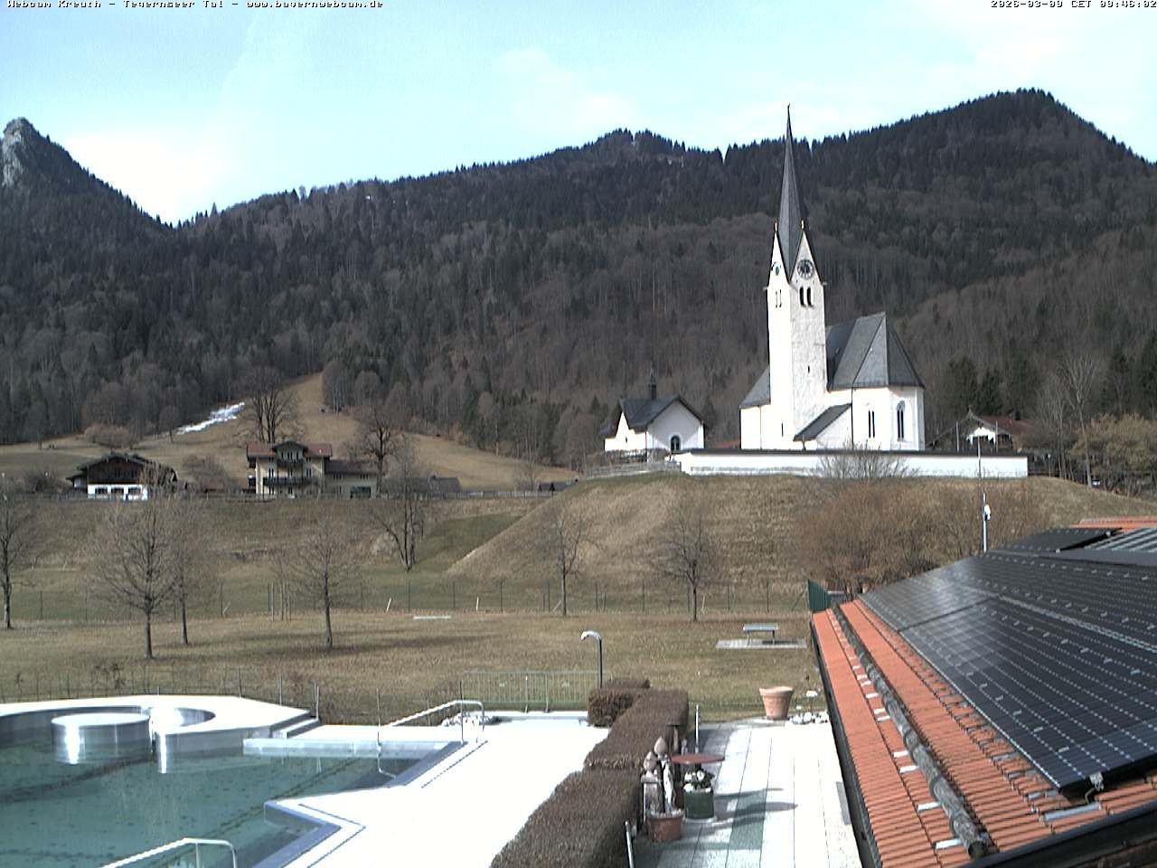 Archiv Foto Webcam Kreuth: Kirche und Freibad