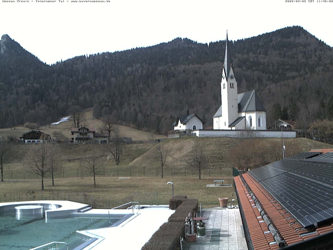 Archiv Foto Webcam Kreuth: Kirche und Freibad