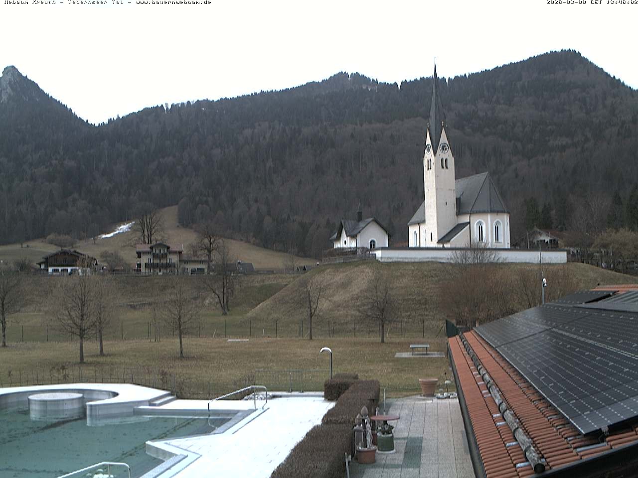 Archiv Foto Webcam Kreuth: Kirche und Freibad