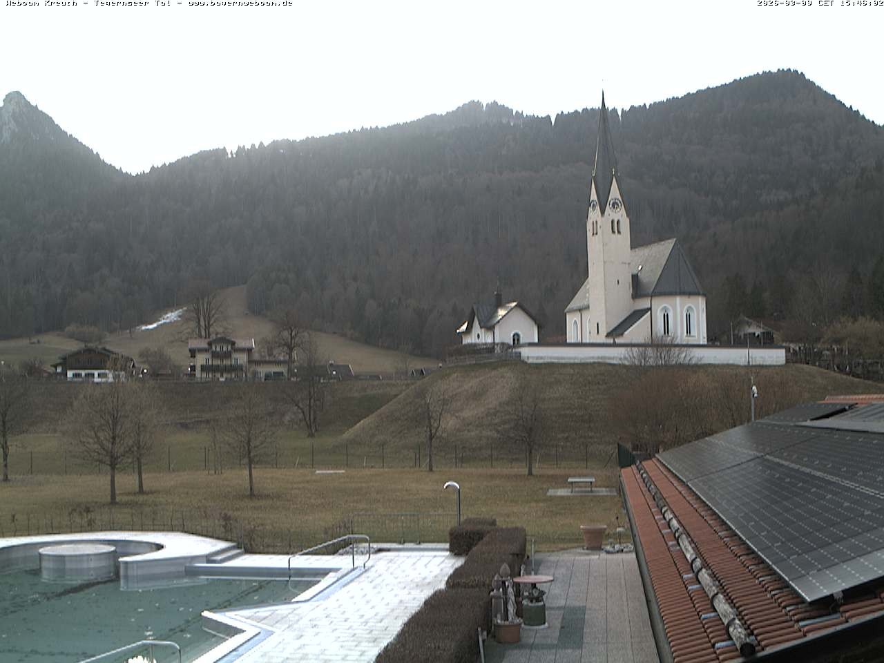 Archiv Foto Webcam Kreuth: Kirche und Freibad