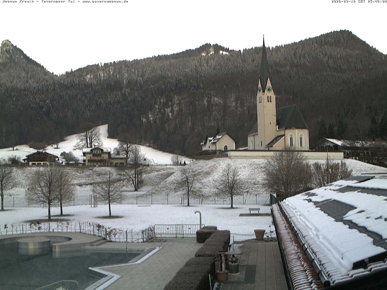 Archiv Foto Webcam Kreuth: Kirche und Freibad