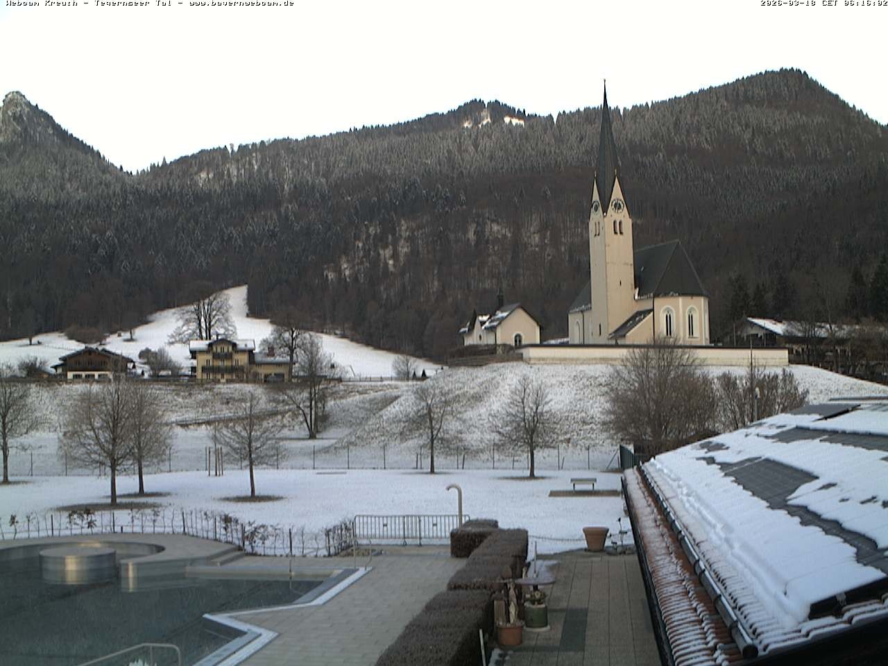 Archiv Foto Webcam Kreuth: Kirche und Freibad