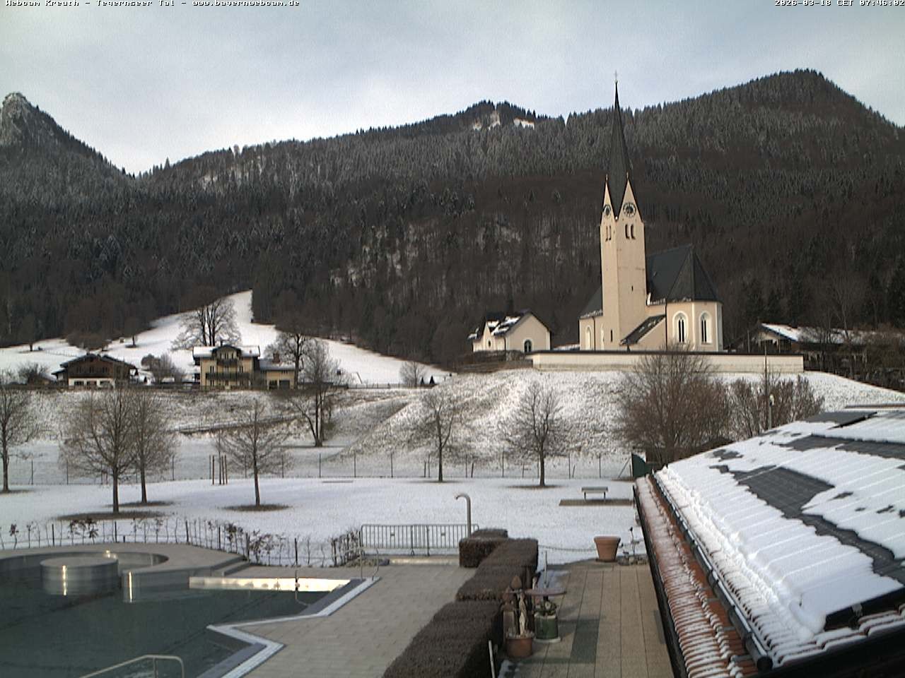 Archiv Foto Webcam Kreuth: Kirche und Freibad