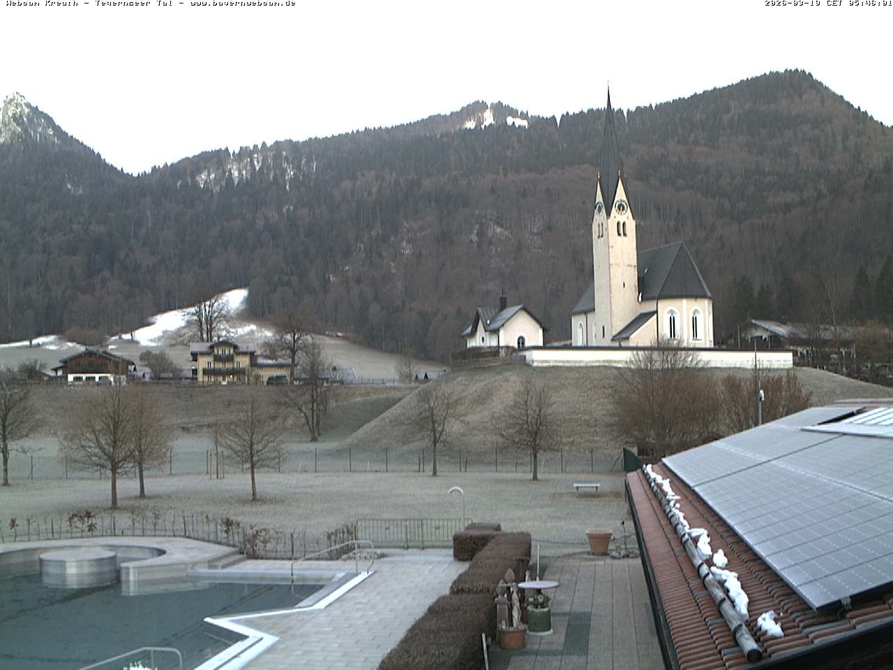 Archiv Foto Webcam Kreuth: Kirche und Freibad
