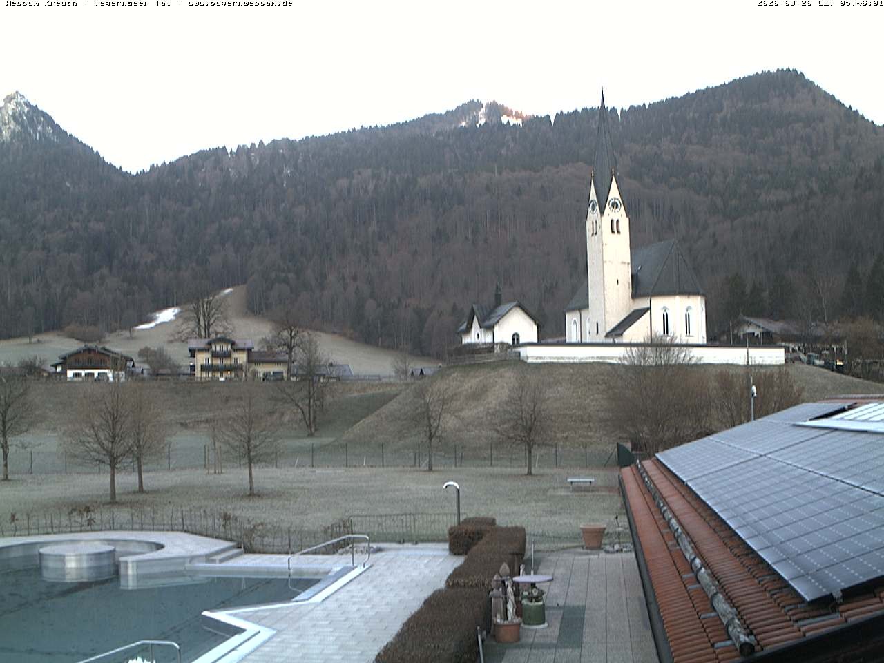 Archiv Foto Webcam Kreuth: Kirche und Freibad