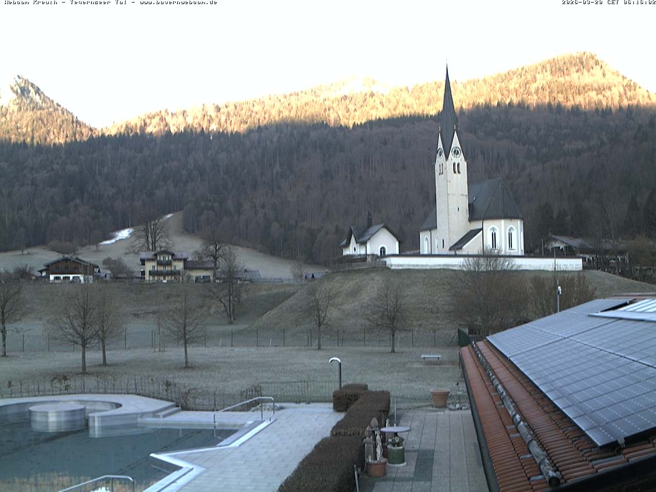 Archiv Foto Webcam Kreuth: Kirche und Freibad