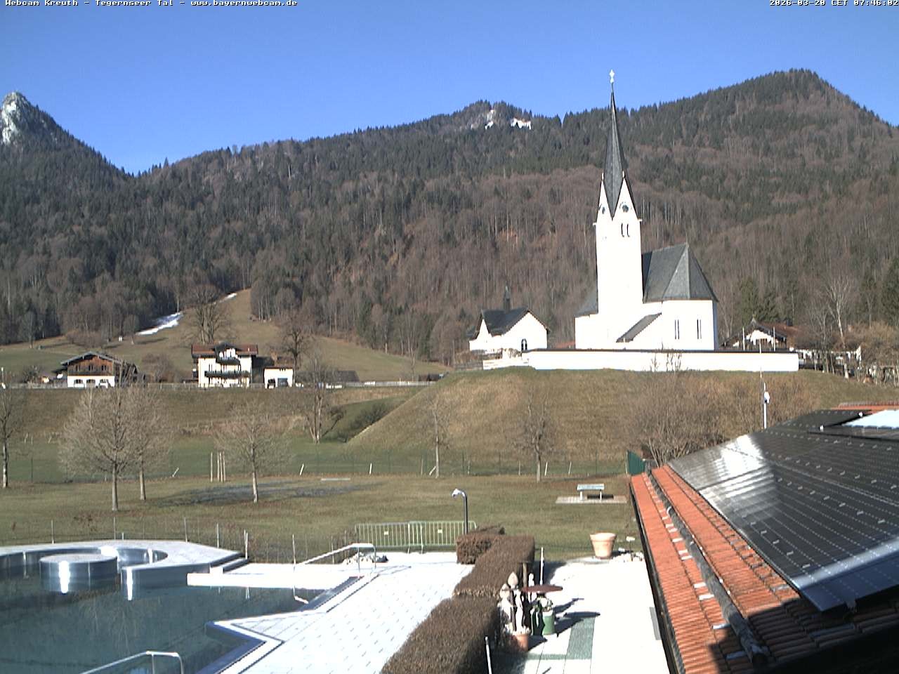 Archiv Foto Webcam Kreuth: Kirche und Freibad