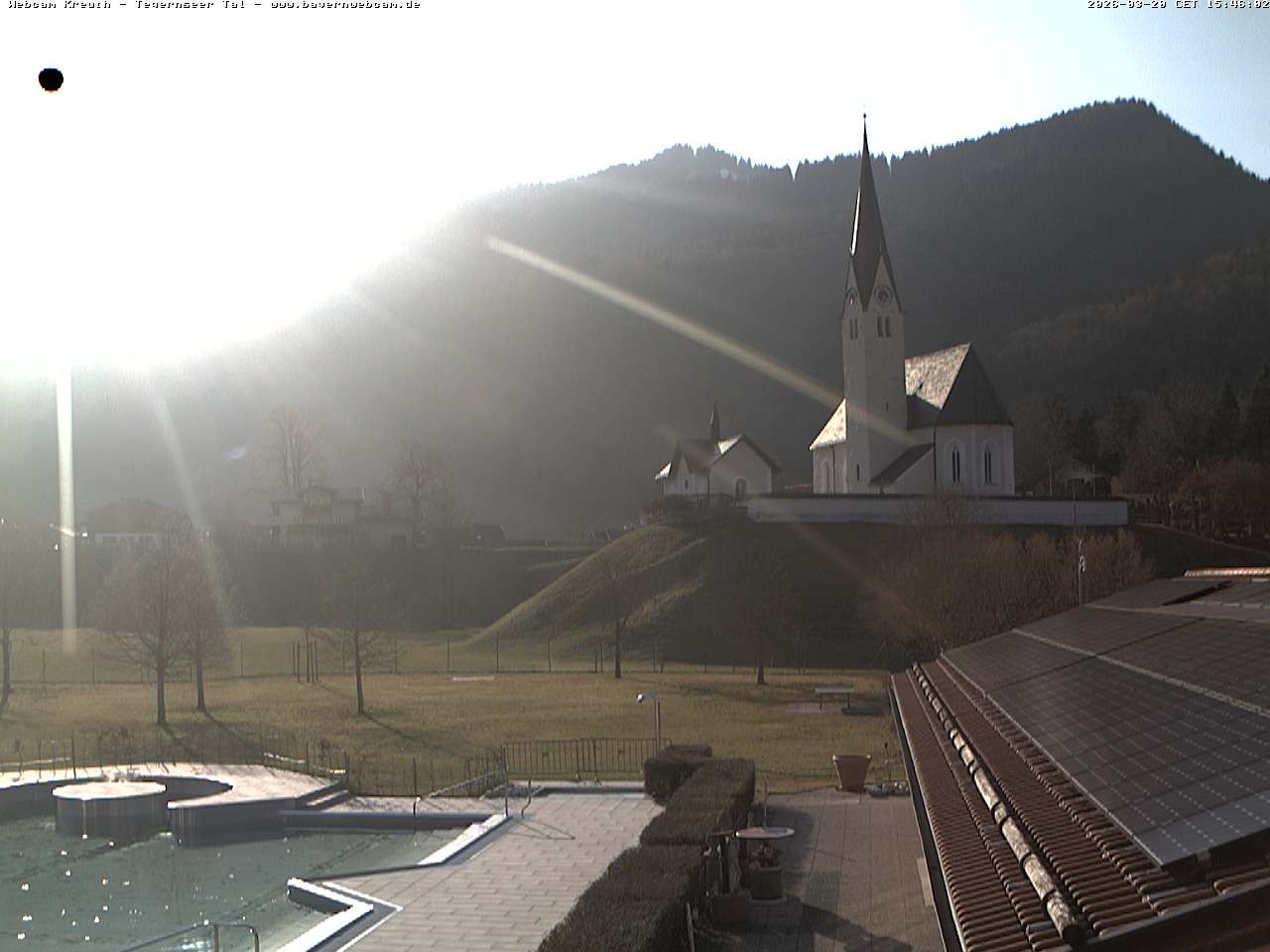 Archiv Foto Webcam Kreuth: Kirche und Freibad