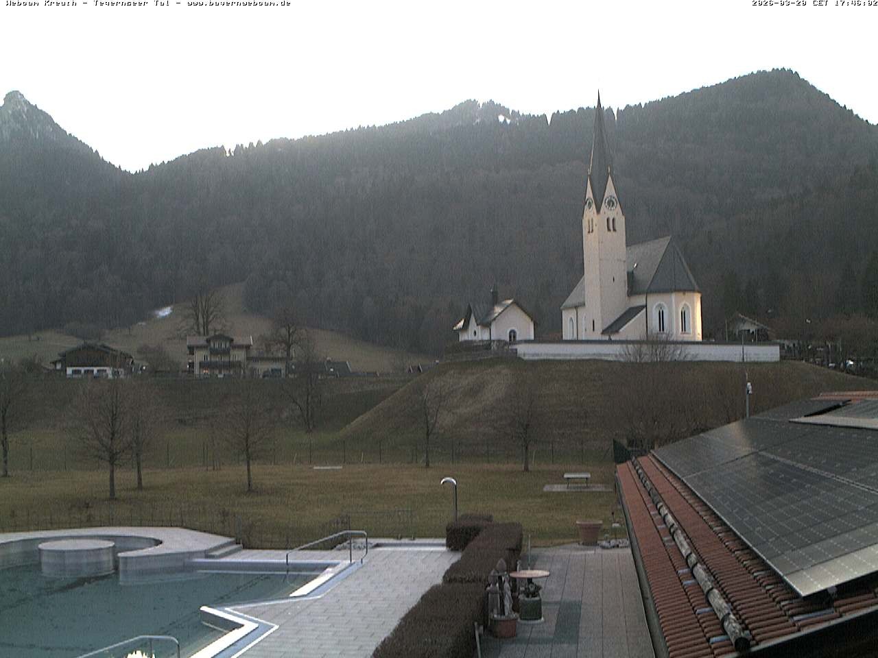 Archiv Foto Webcam Kreuth: Kirche und Freibad