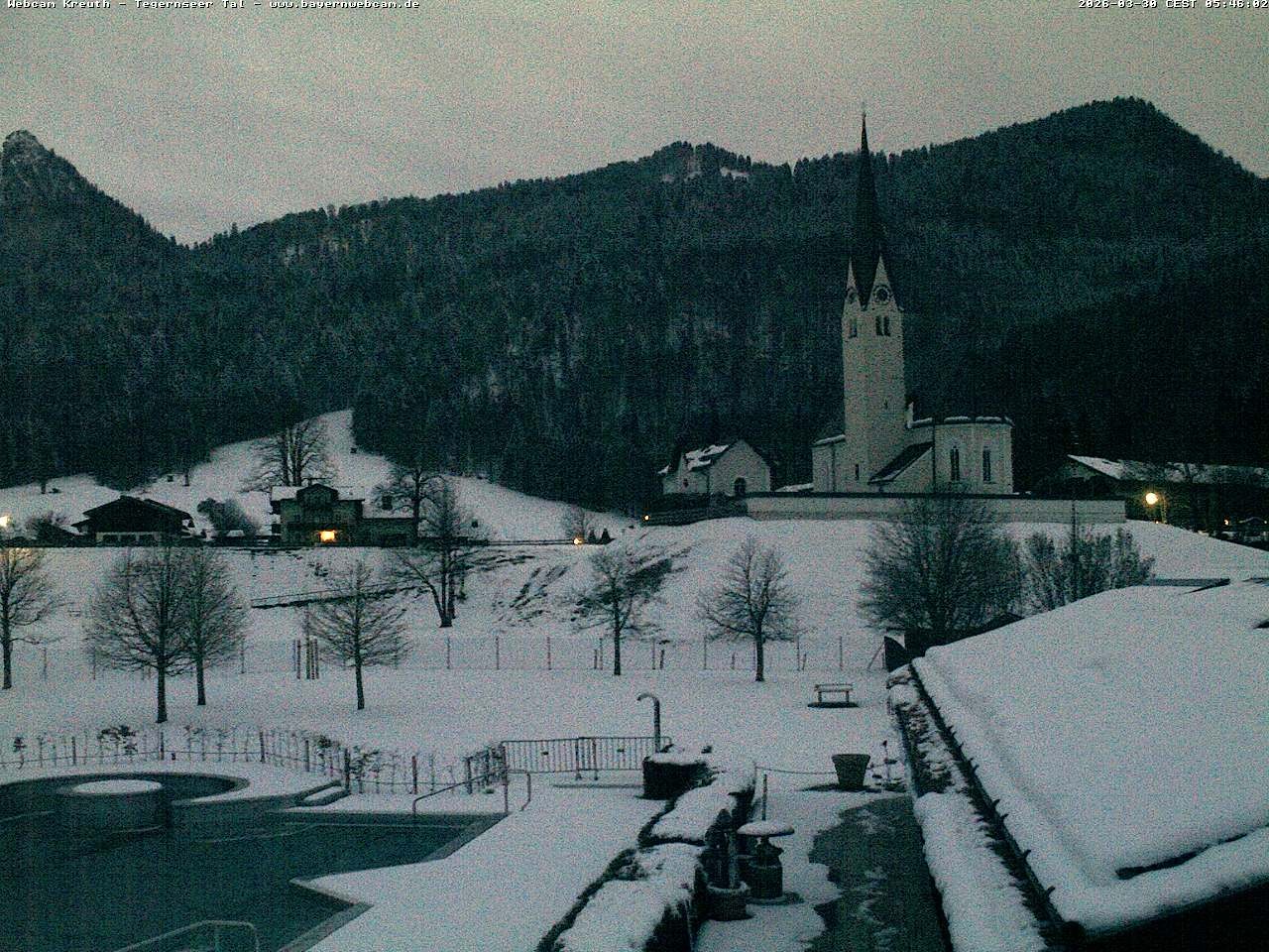Archiv Foto Webcam Kreuth: Kirche und Freibad