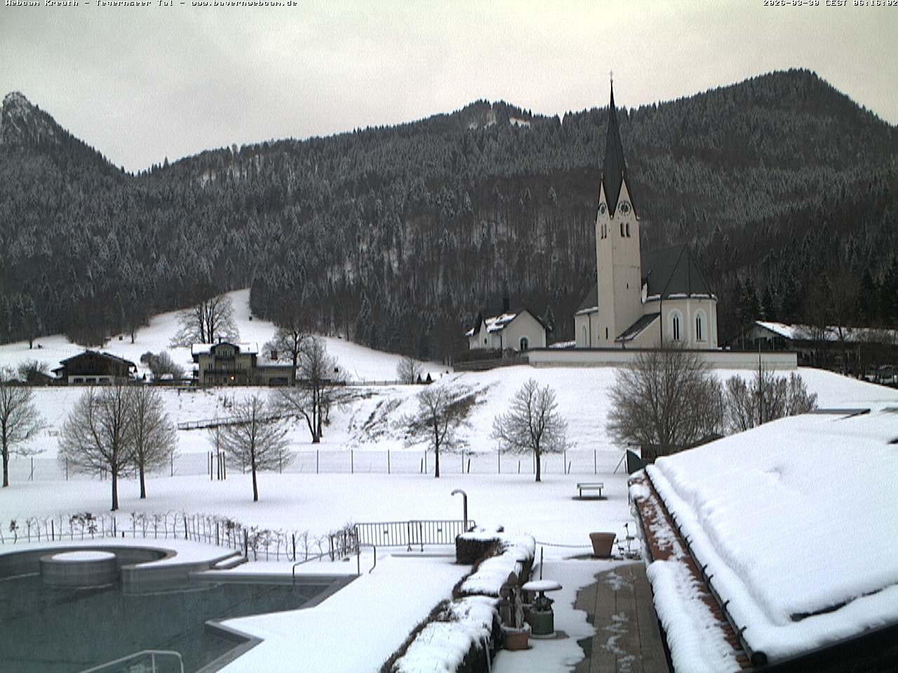 Archiv Foto Webcam Kreuth: Kirche und Freibad