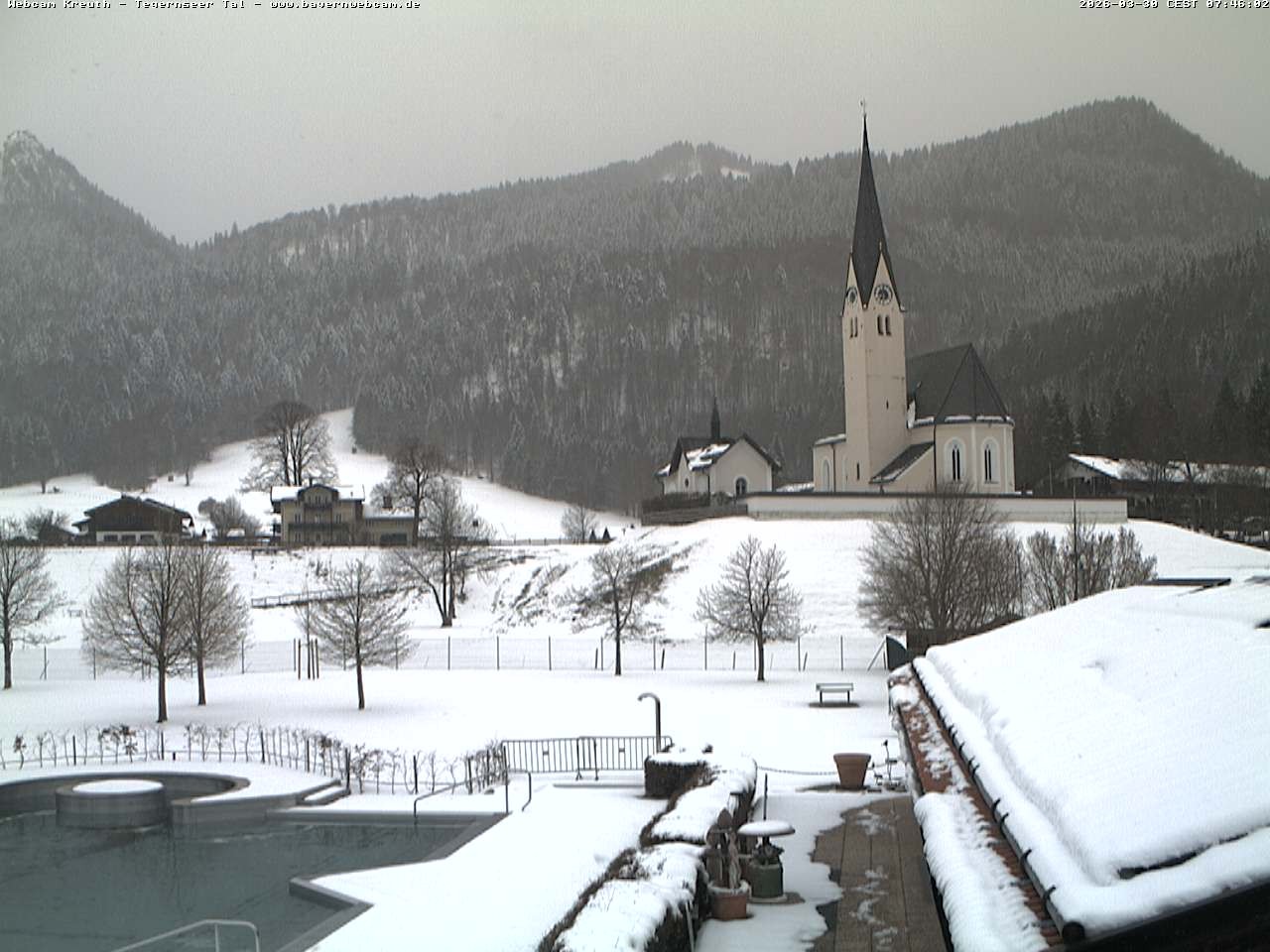 Archiv Foto Webcam Kreuth: Kirche und Freibad