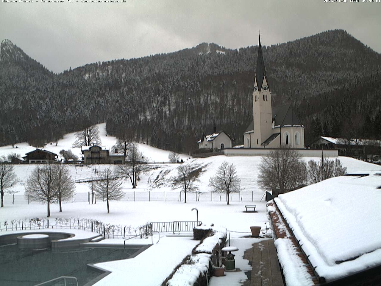Archiv Foto Webcam Kreuth: Kirche und Freibad