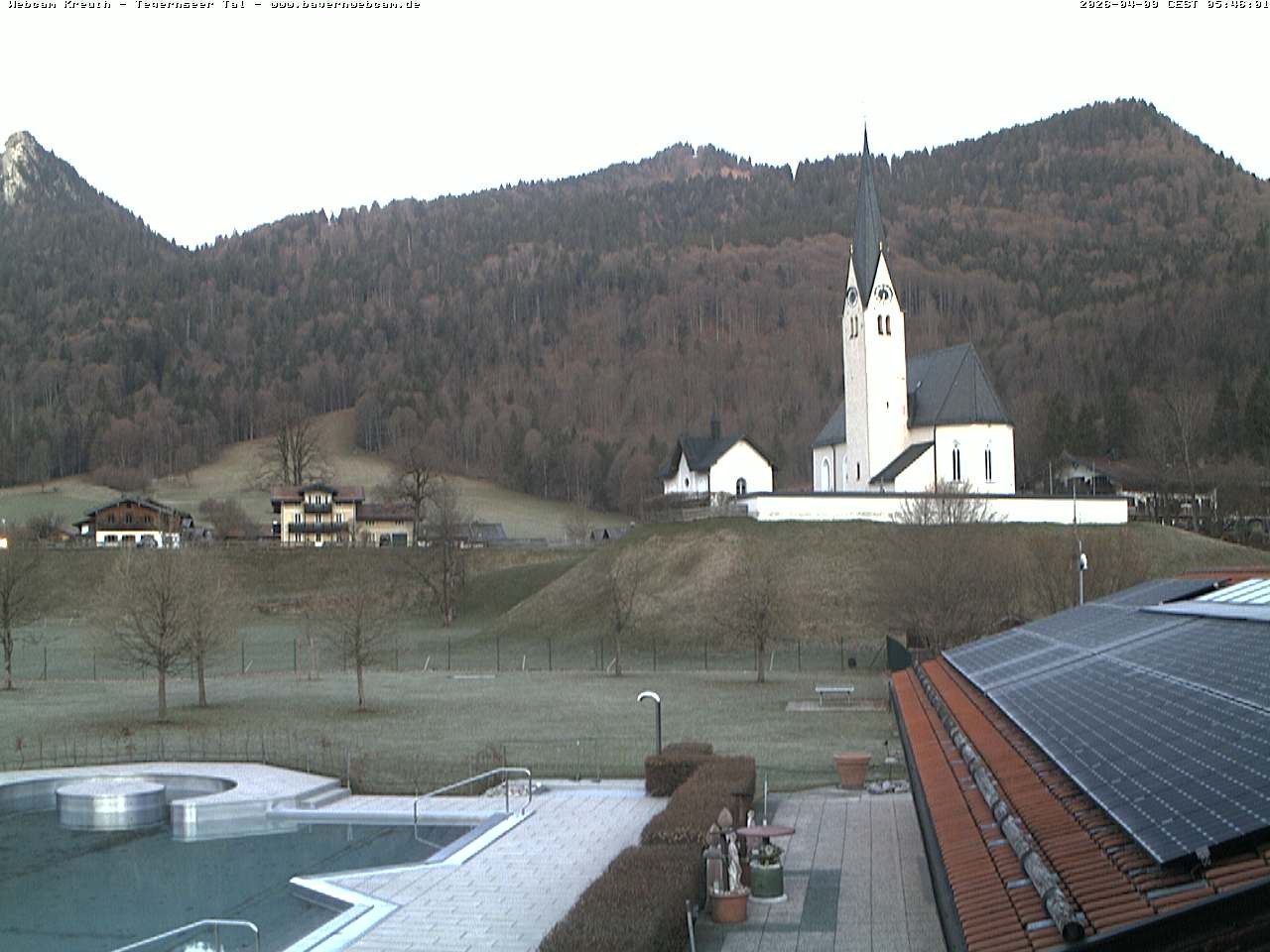 Archiv Foto Webcam Kreuth: Kirche und Freibad