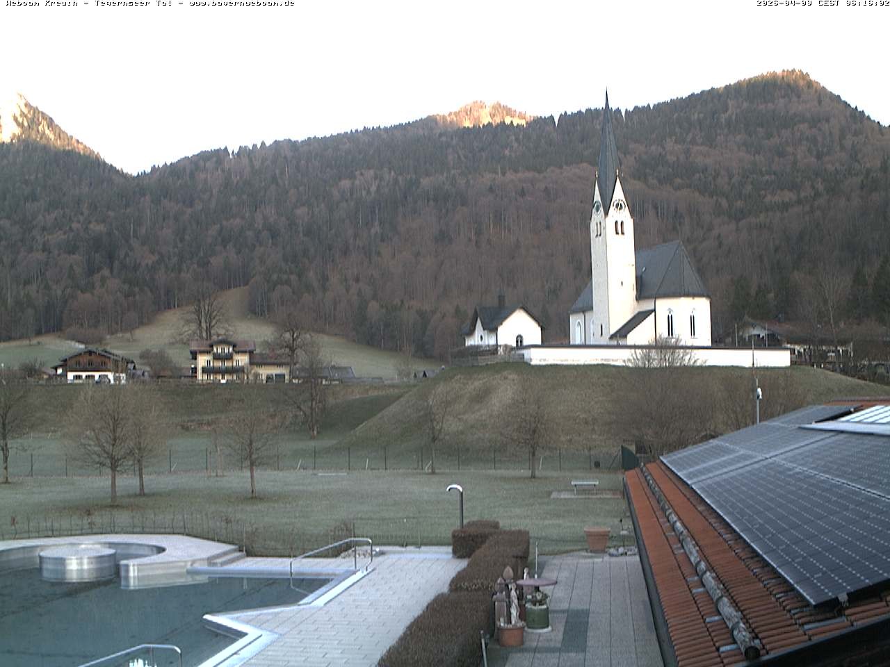 Archiv Foto Webcam Kreuth: Kirche und Freibad