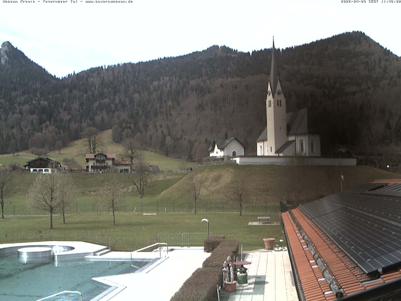 Archiv Foto Webcam Kreuth: Kirche und Freibad