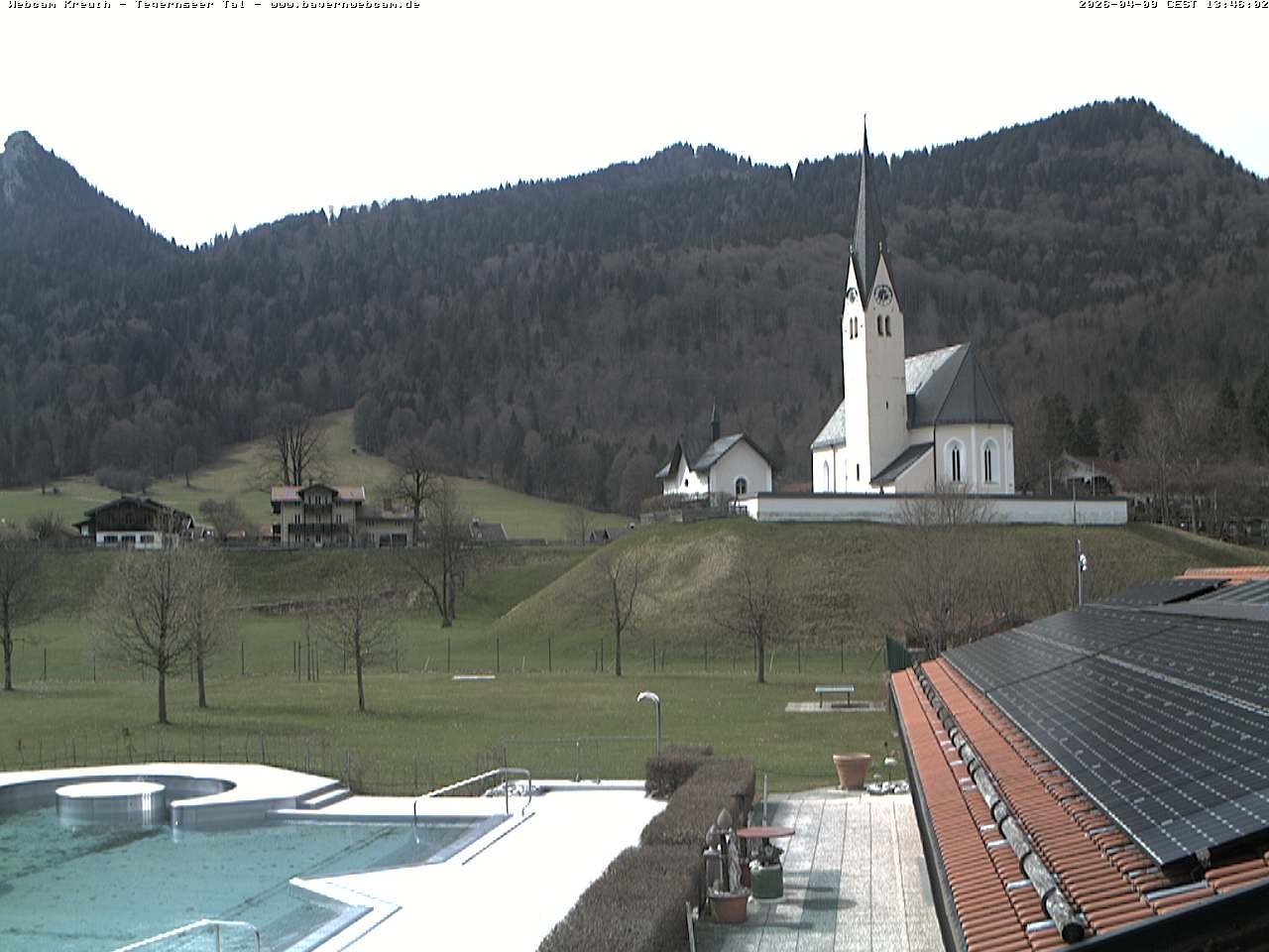 Archiv Foto Webcam Kreuth: Kirche und Freibad