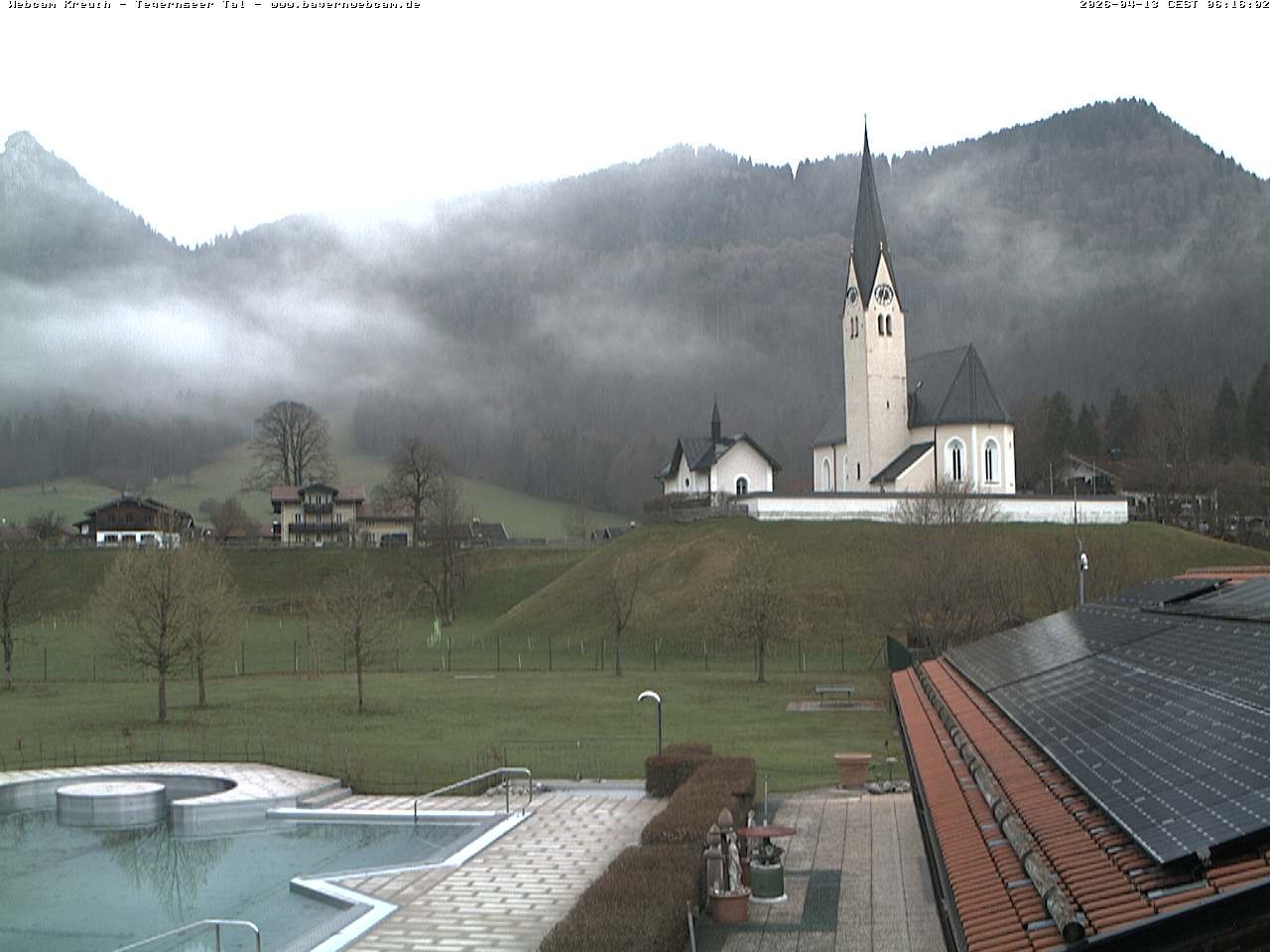 Archiv Foto Webcam Kreuth: Kirche und Freibad