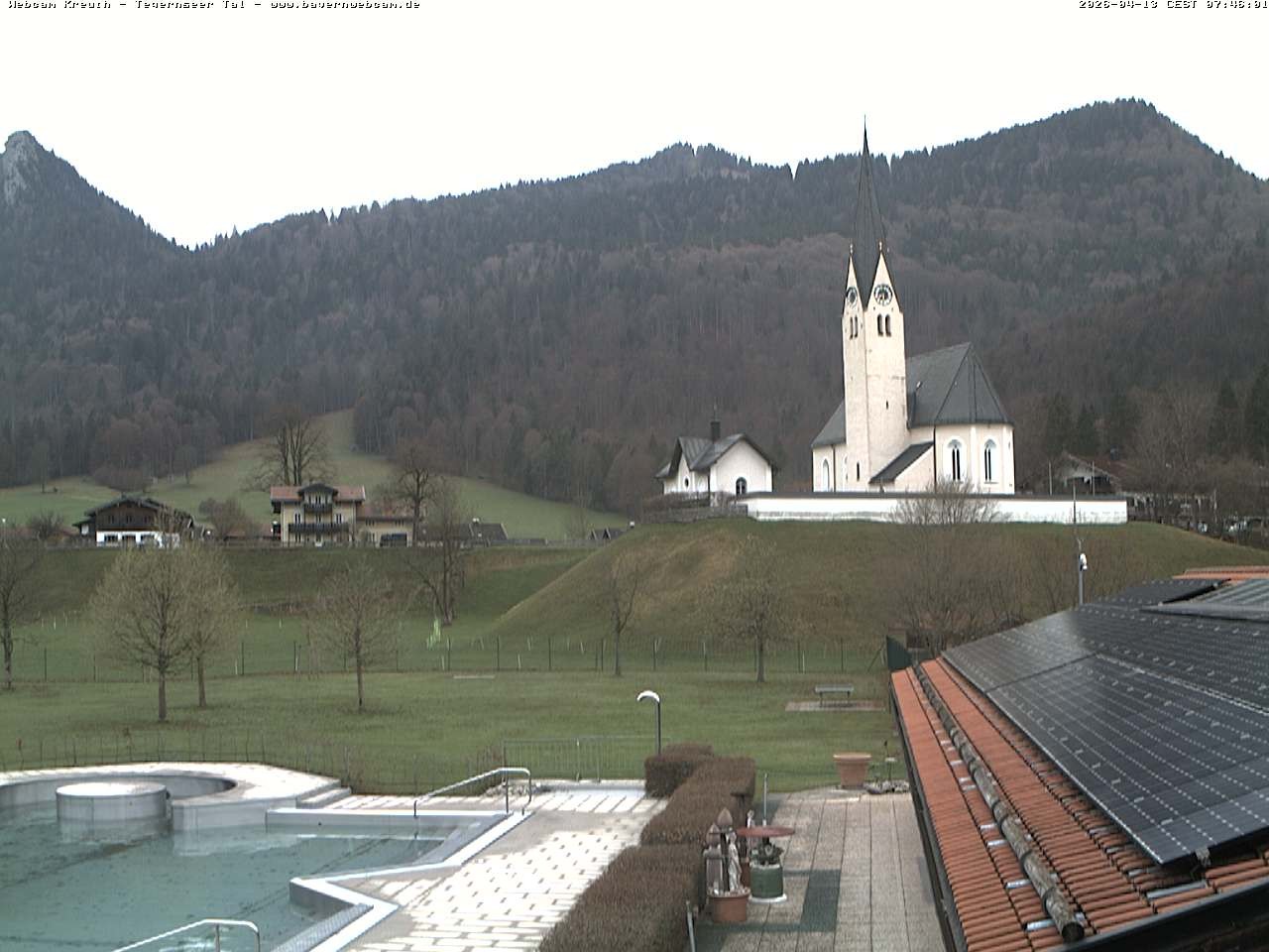 Archiv Foto Webcam Kreuth: Kirche und Freibad