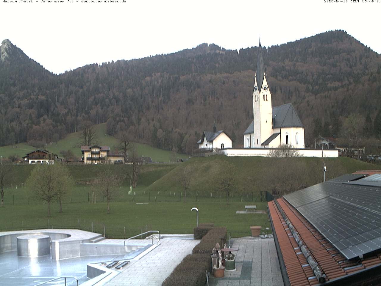 Archiv Foto Webcam Kreuth: Kirche und Freibad
