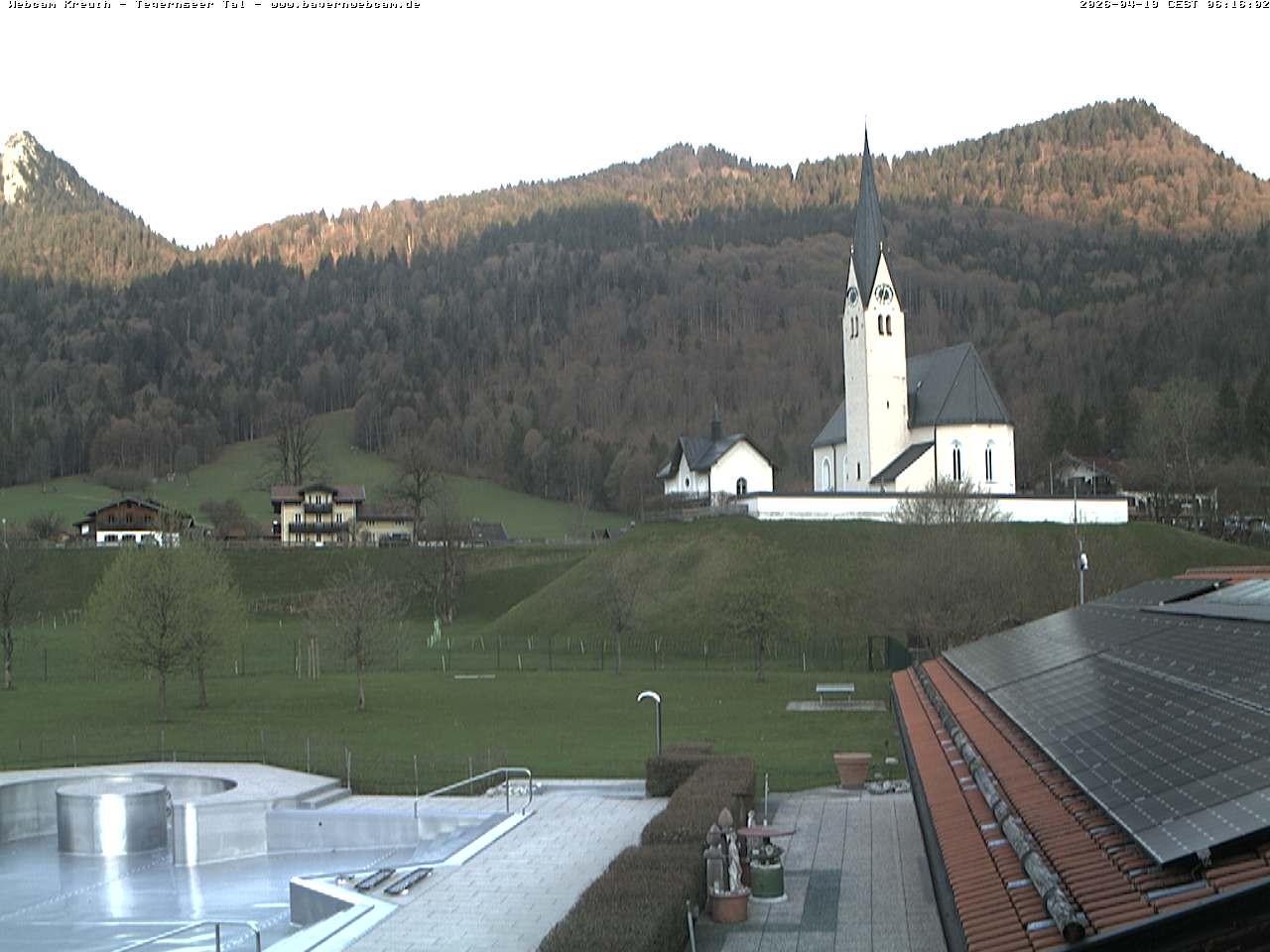 Archiv Foto Webcam Kreuth: Kirche und Freibad