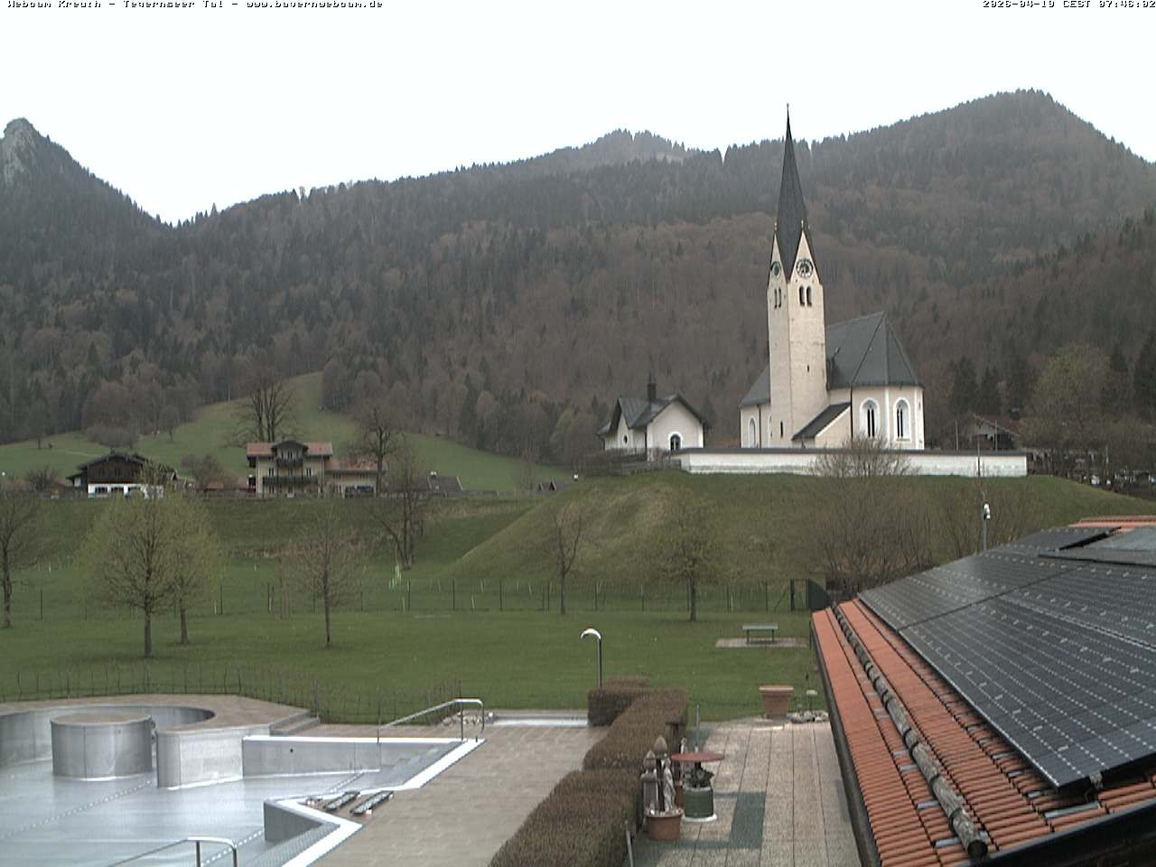 Archiv Foto Webcam Kreuth: Kirche und Freibad