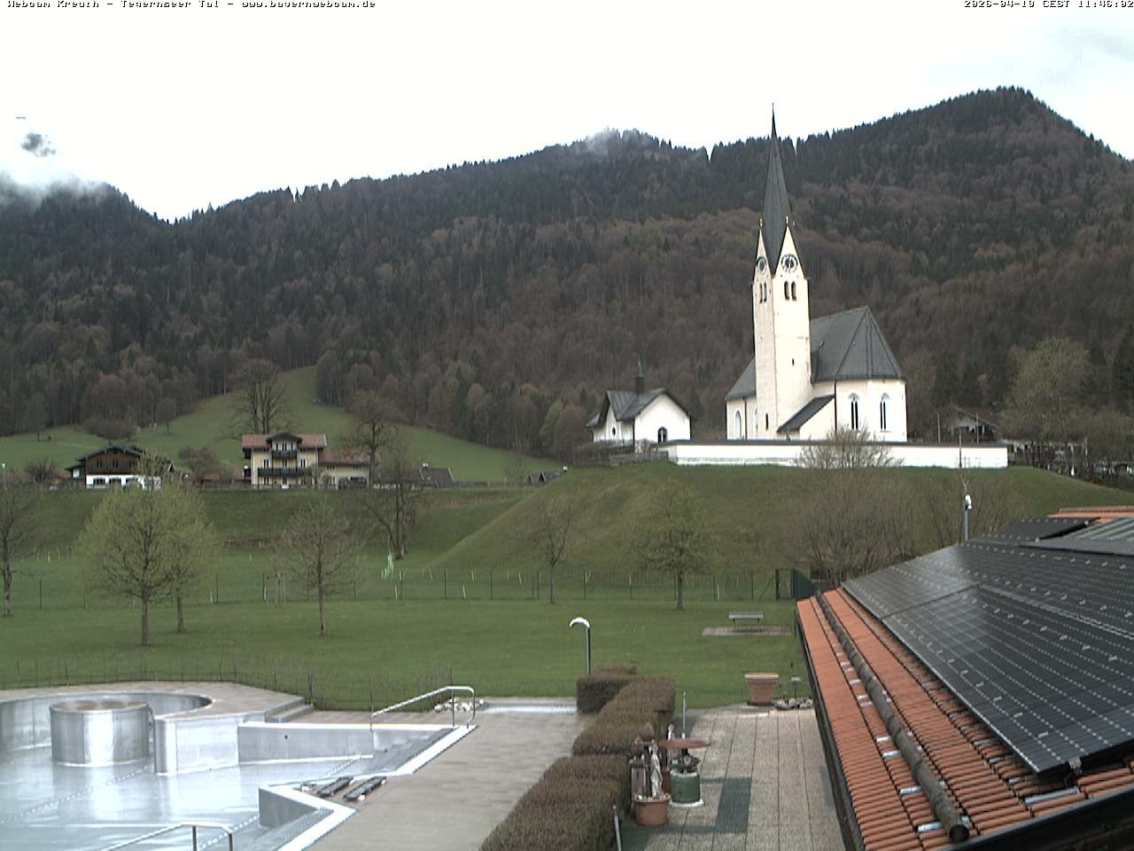 Archiv Foto Webcam Kreuth: Kirche und Freibad