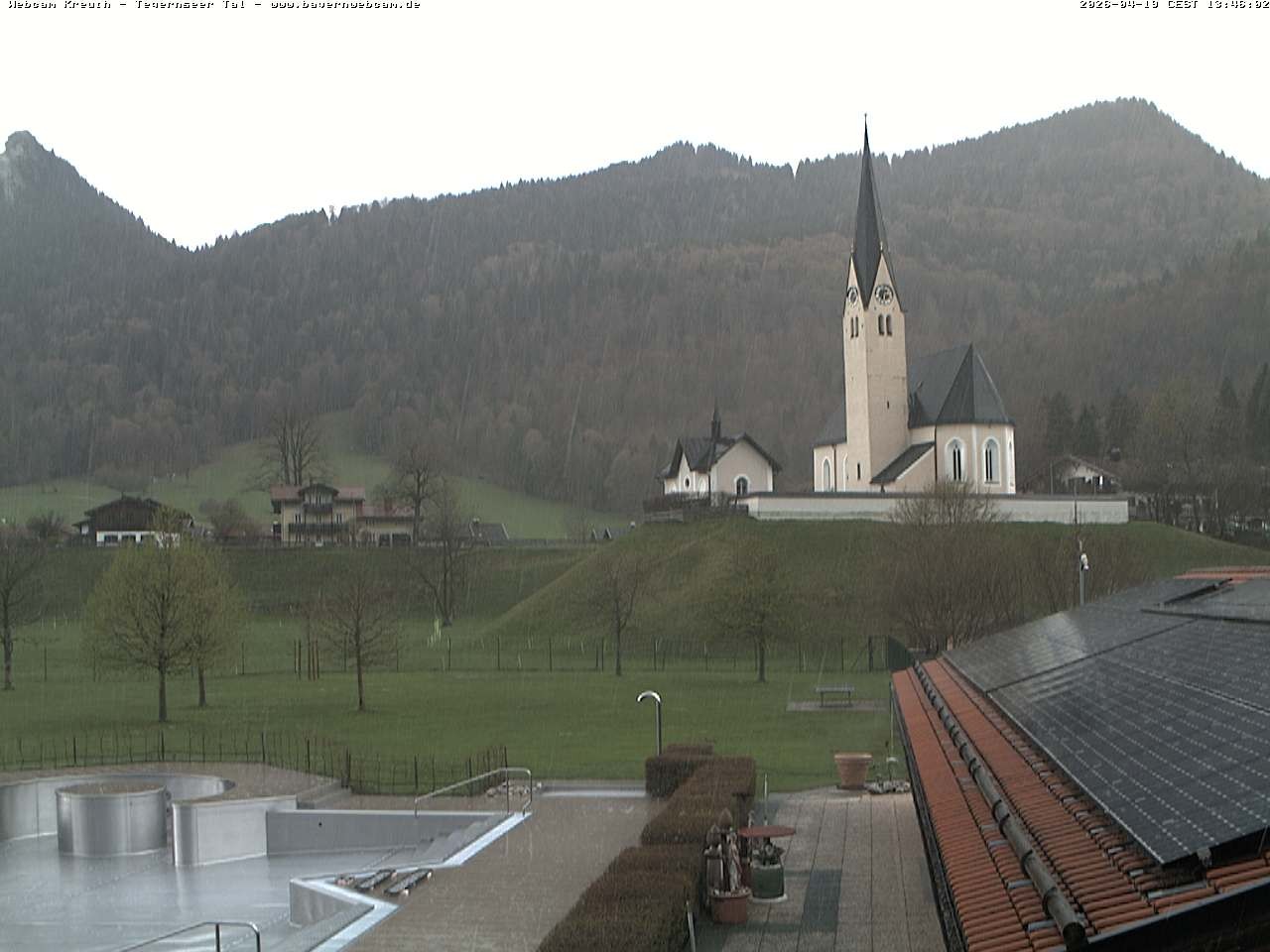 Archiv Foto Webcam Kreuth: Kirche und Freibad