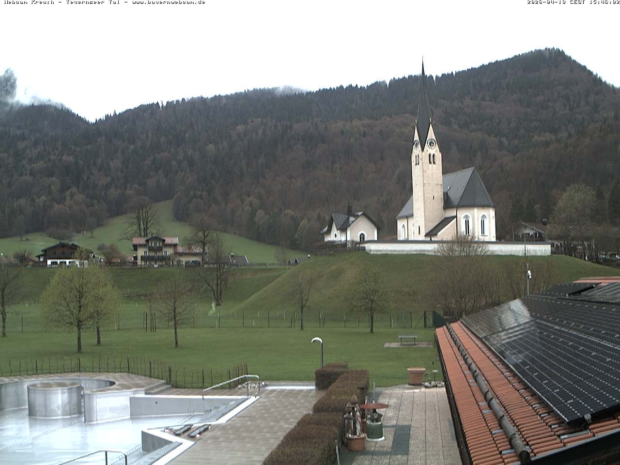 Archiv Foto Webcam Kreuth: Kirche und Freibad