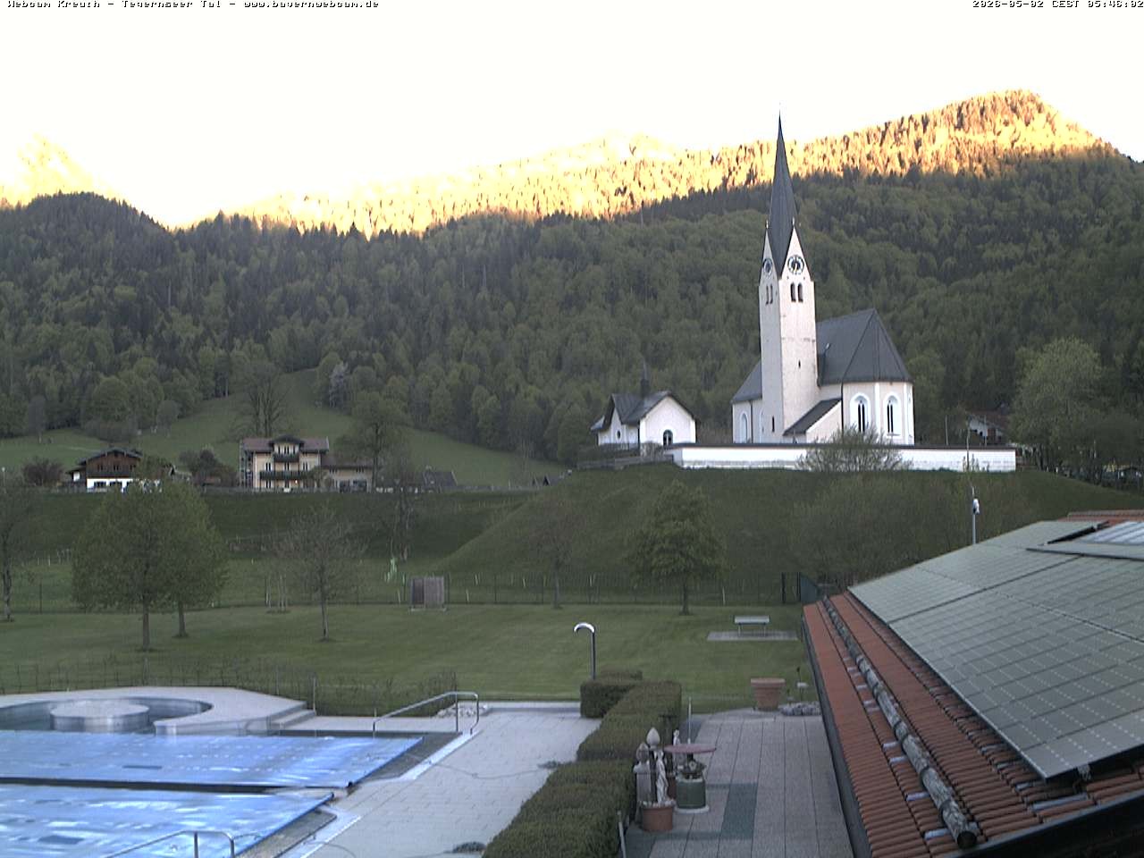 Archiv Foto Webcam Kreuth: Kirche und Freibad