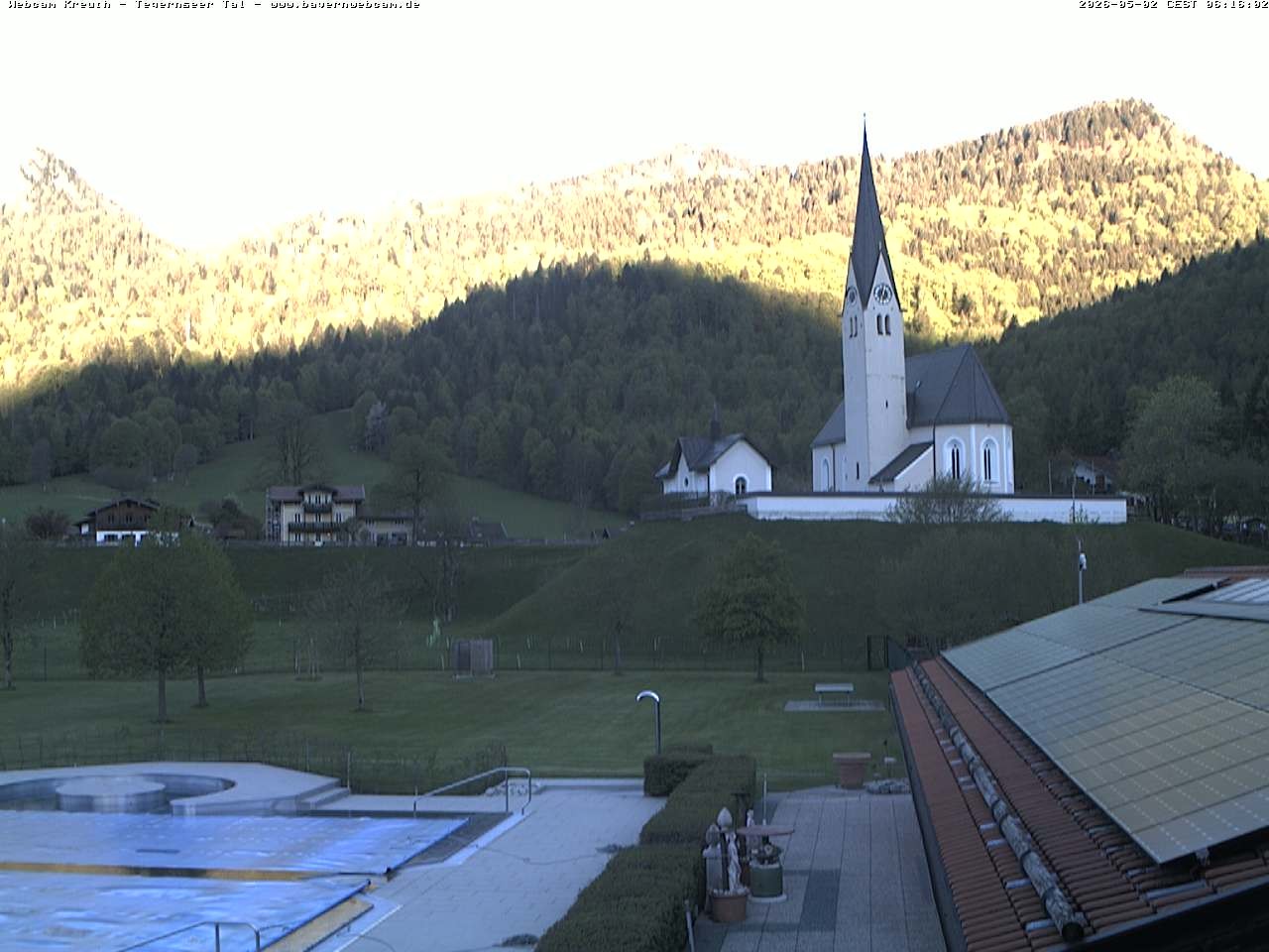 Archiv Foto Webcam Kreuth: Kirche und Freibad
