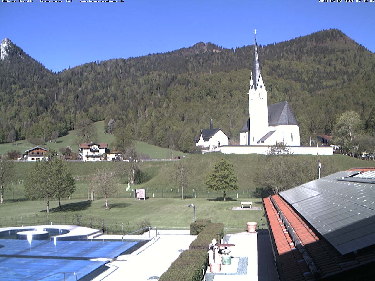 Archiv Foto Webcam Kreuth: Kirche und Freibad