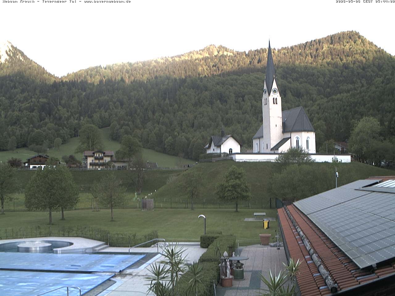 Archiv Foto Webcam Kreuth: Kirche und Freibad