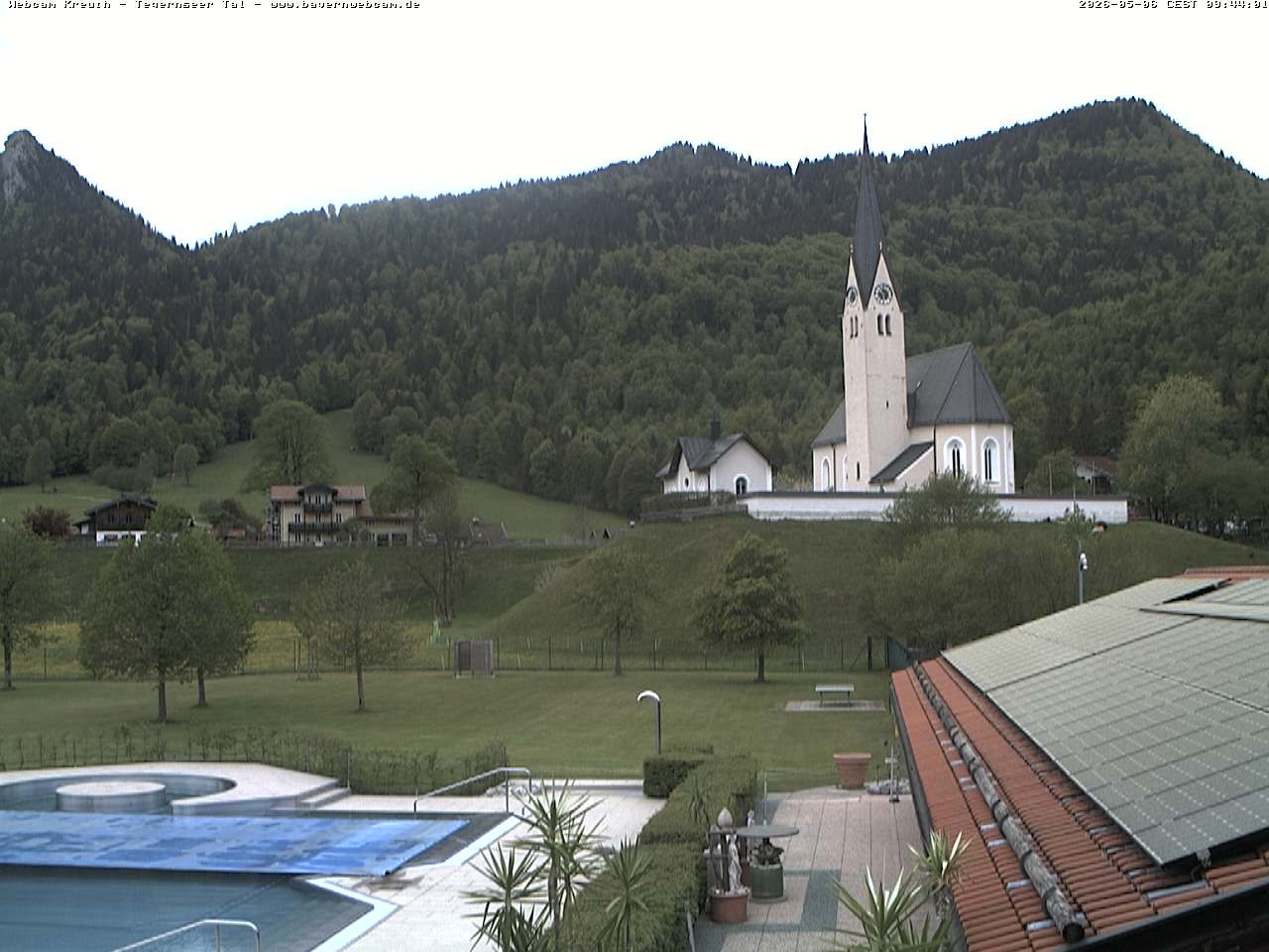 Archiv Foto Webcam Kreuth: Kirche und Freibad