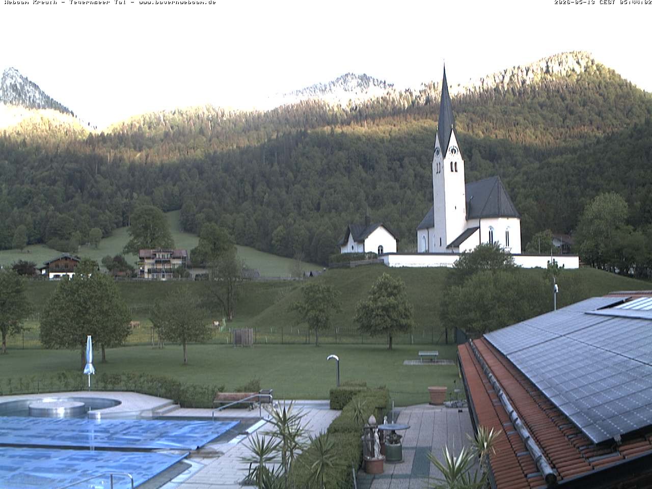 Archiv Foto Webcam Kreuth: Kirche und Freibad