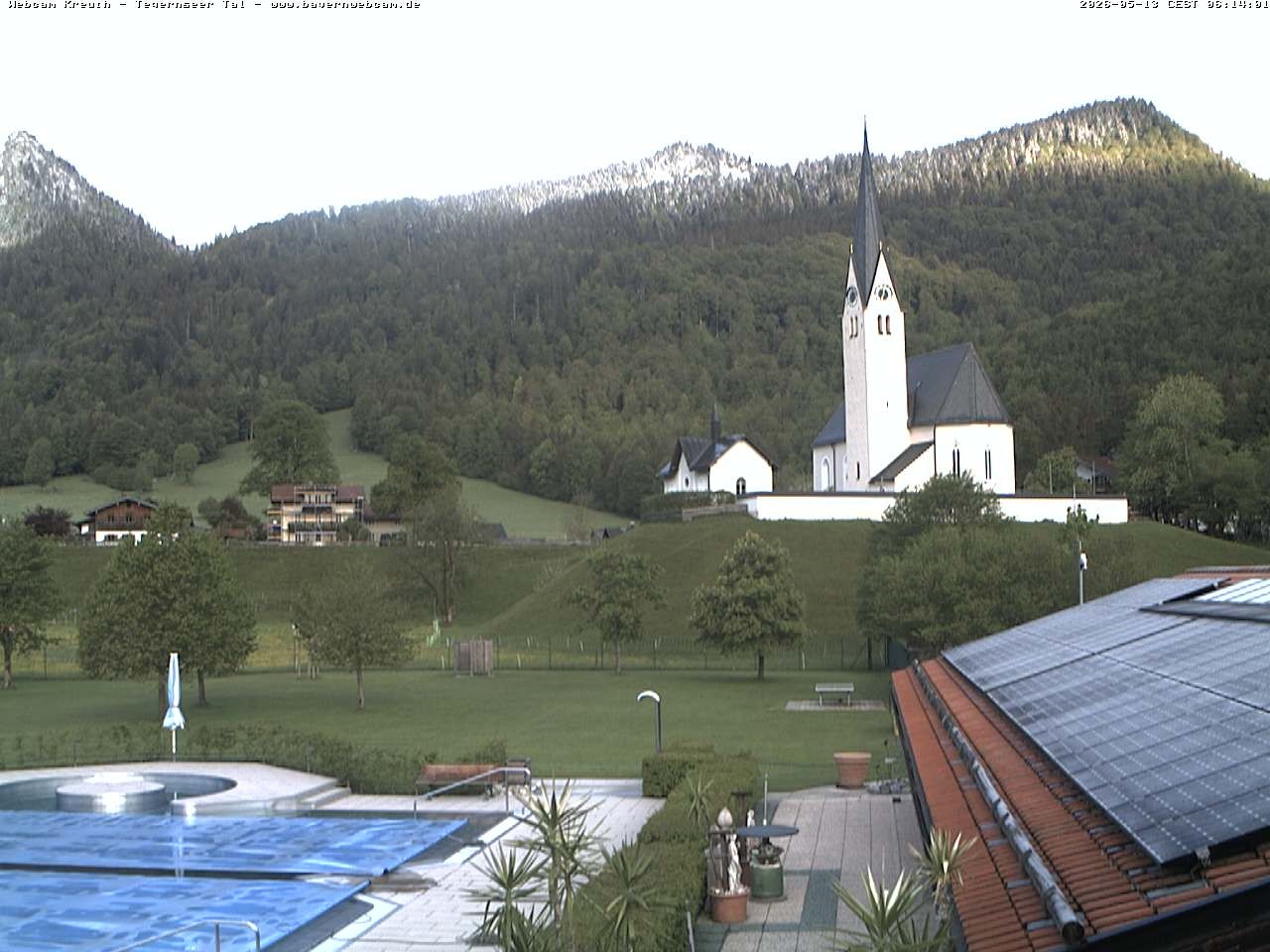 Archiv Foto Webcam Kreuth: Kirche und Freibad