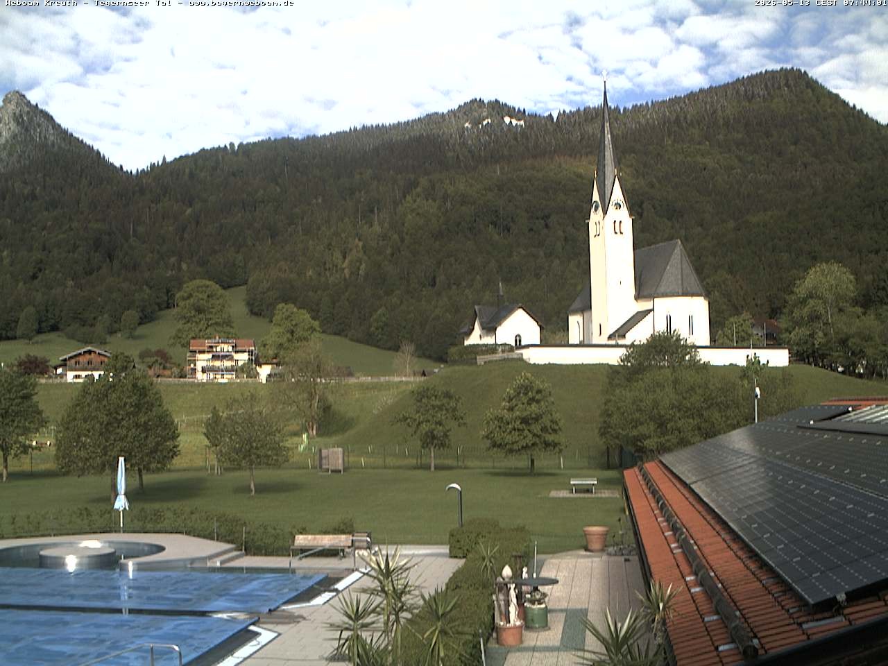 Archiv Foto Webcam Kreuth: Kirche und Freibad