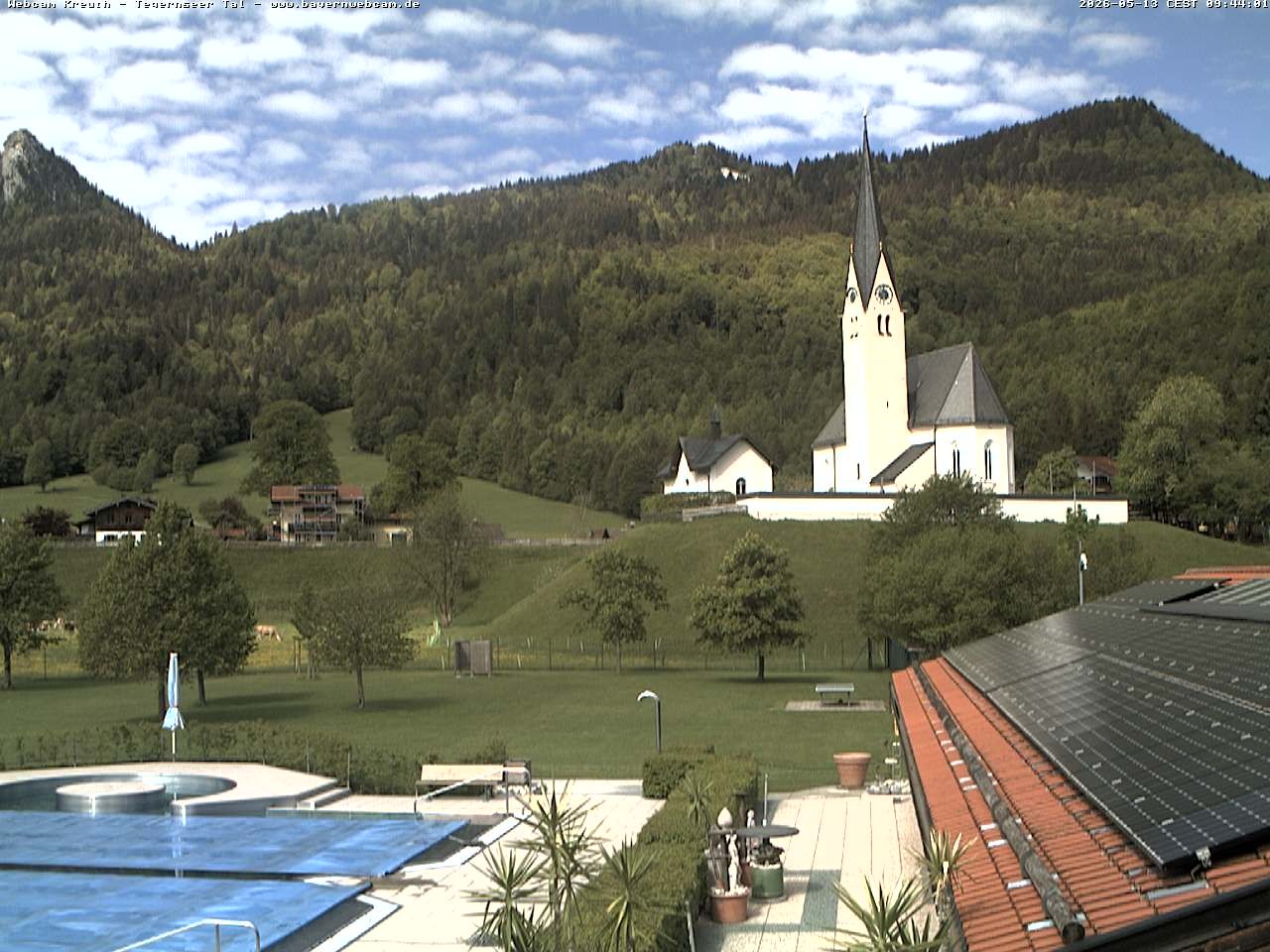Archiv Foto Webcam Kreuth: Kirche und Freibad