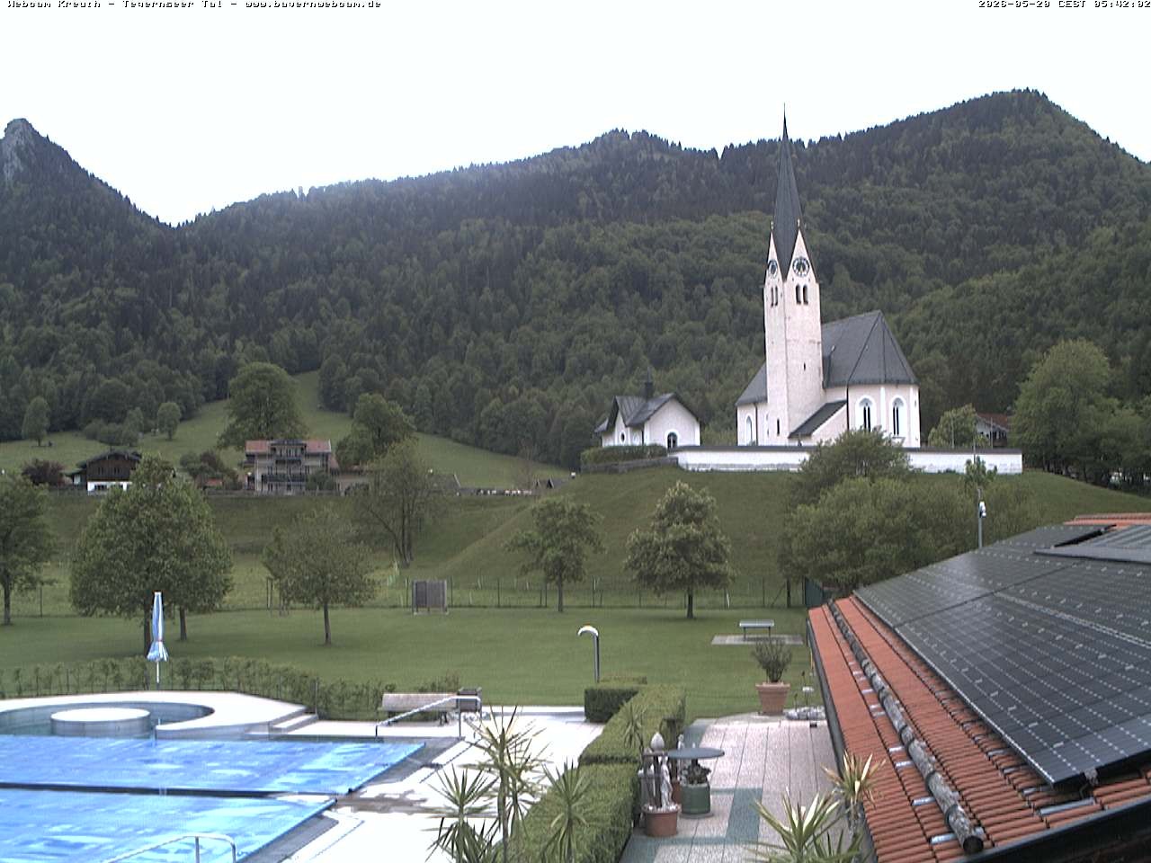 Archiv Foto Webcam Kreuth: Kirche und Freibad