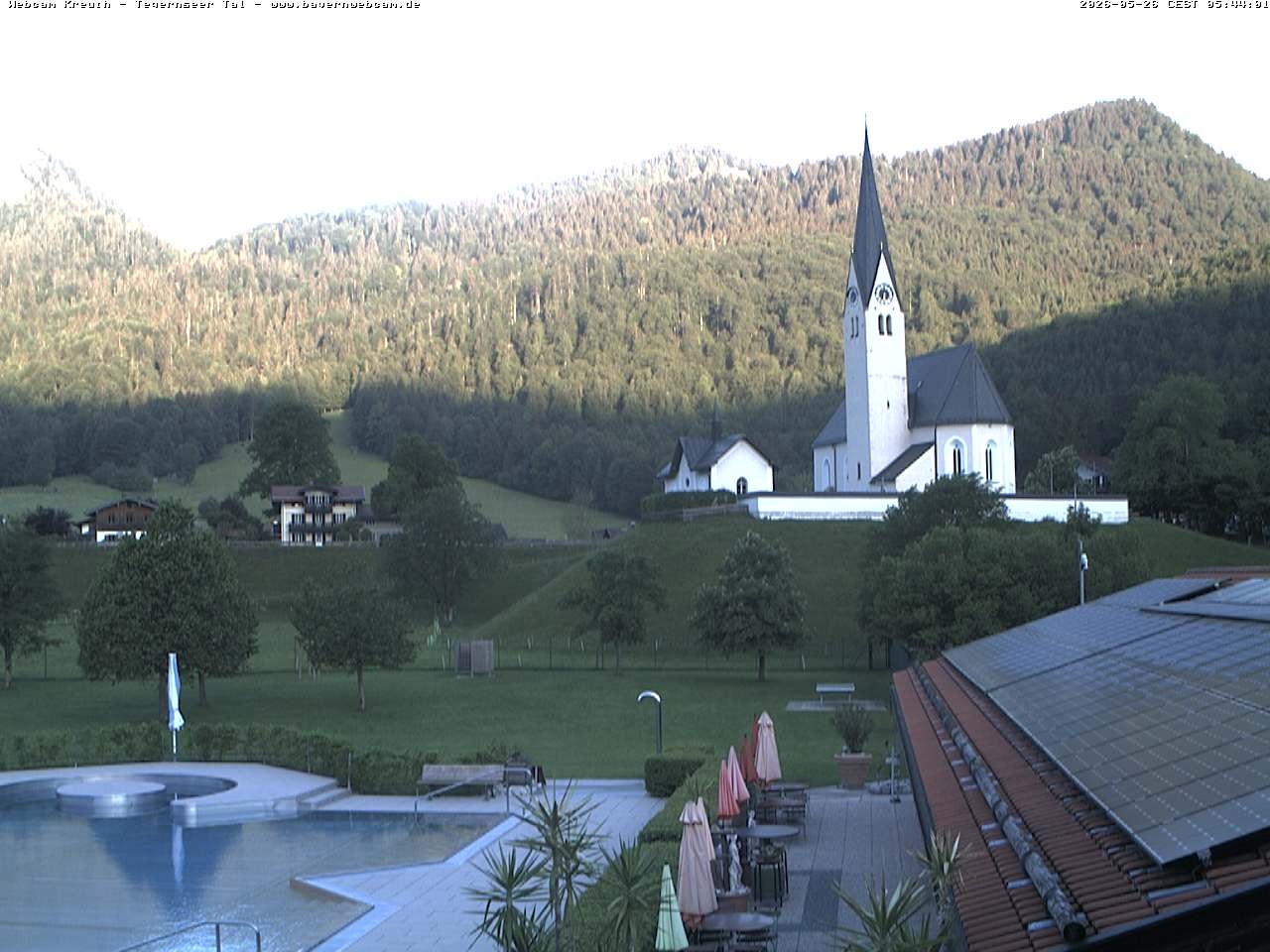 Archiv Foto Webcam Kreuth: Kirche und Freibad