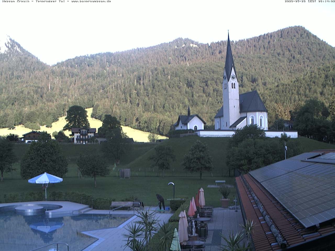 Archiv Foto Webcam Kreuth: Kirche und Freibad