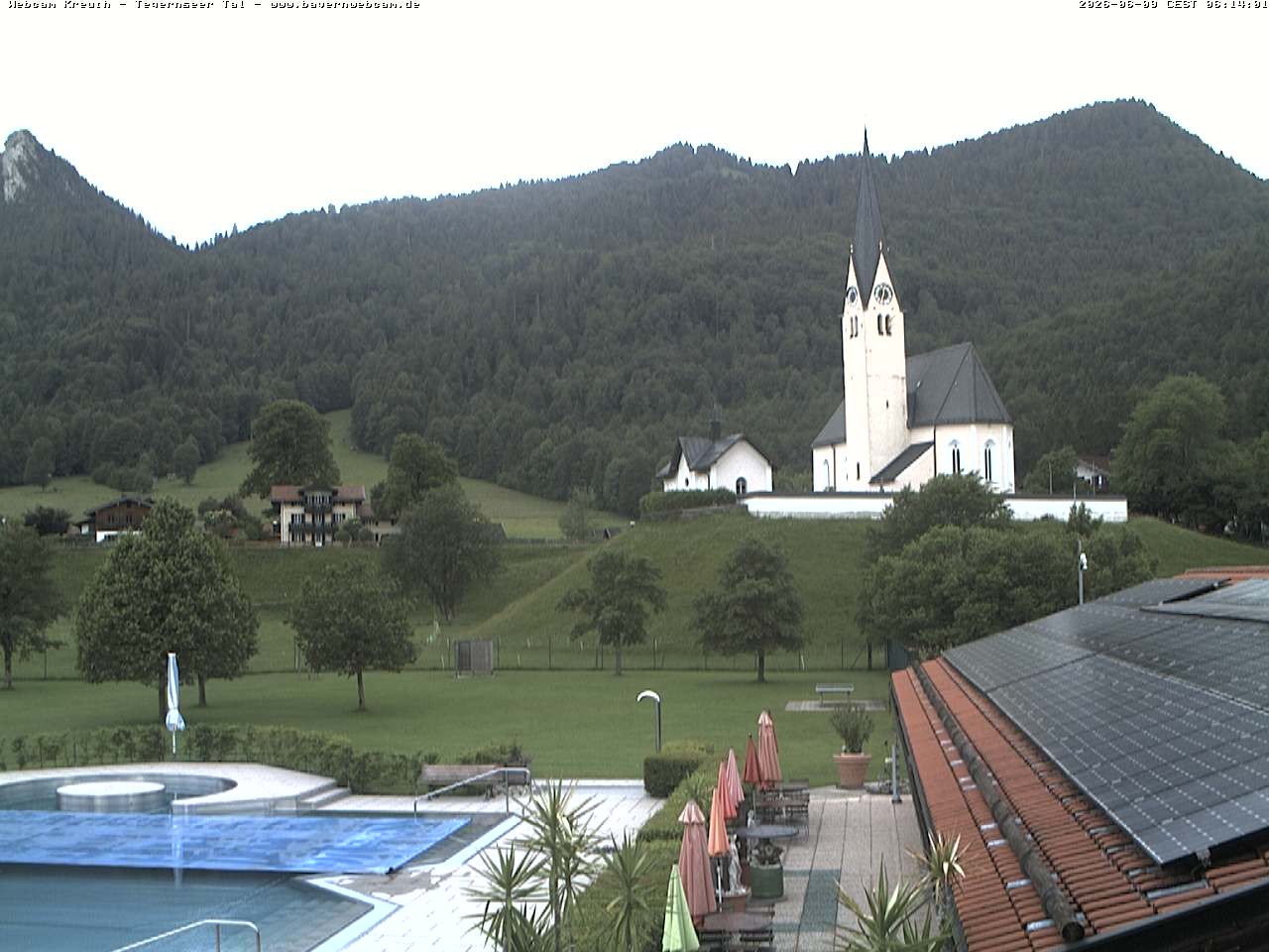 Archiv Foto Webcam Kreuth: Kirche und Freibad