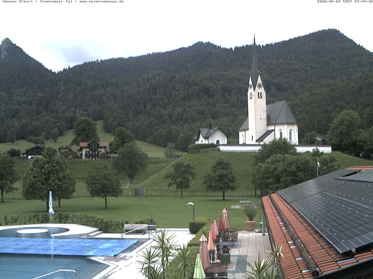 Archiv Foto Webcam Kreuth: Kirche und Freibad