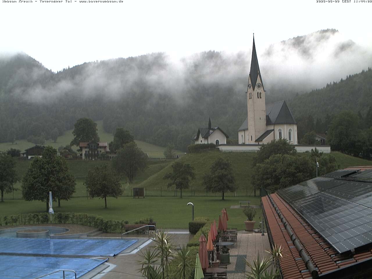 Archiv Foto Webcam Kreuth: Kirche und Freibad