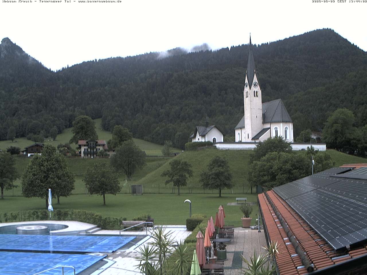 Archiv Foto Webcam Kreuth: Kirche und Freibad