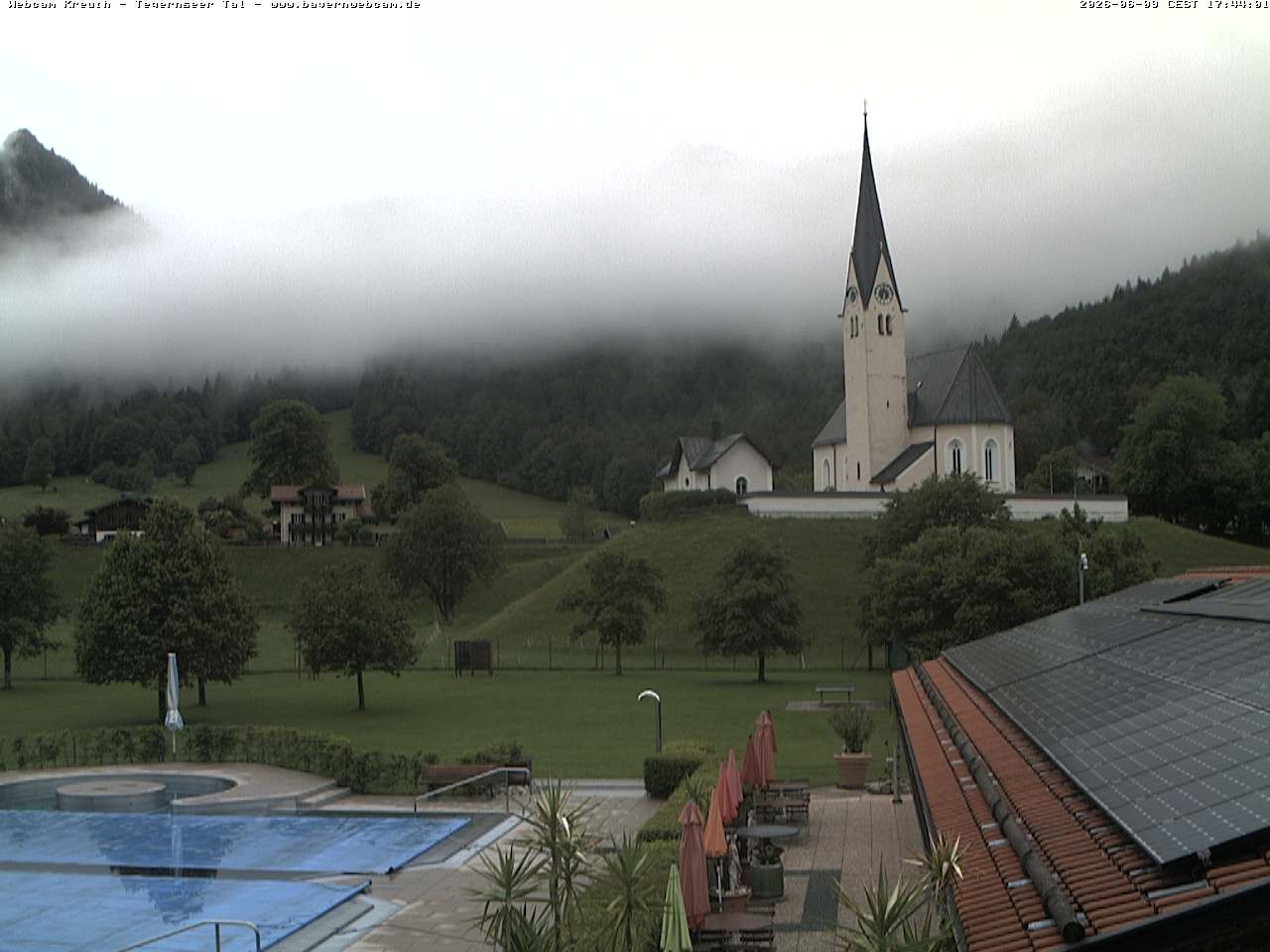 Archiv Foto Webcam Kreuth: Kirche und Freibad