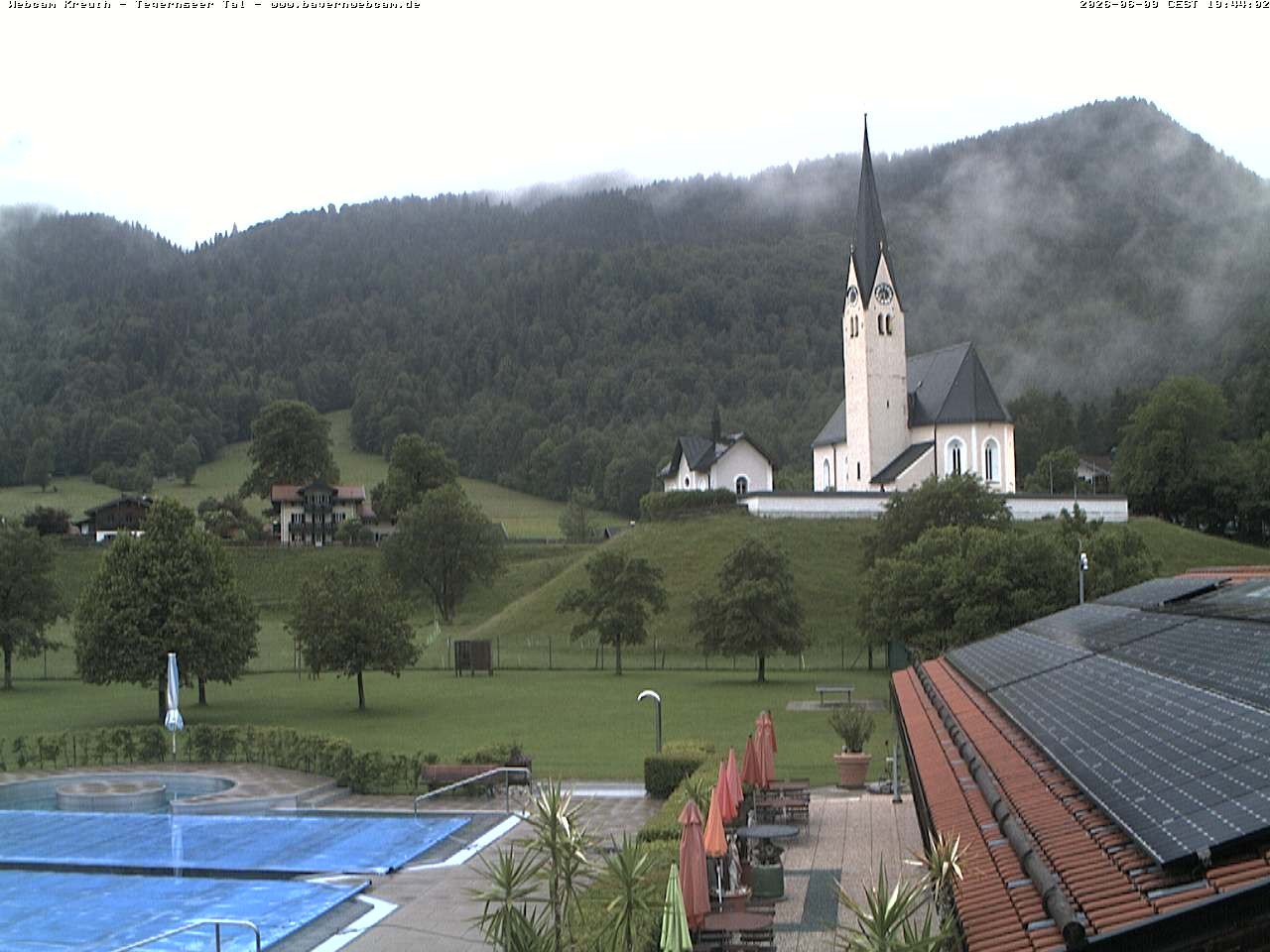 Archiv Foto Webcam Kreuth: Kirche und Freibad