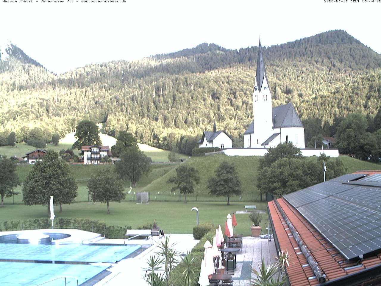 Archiv Foto Webcam Kreuth: Kirche und Freibad