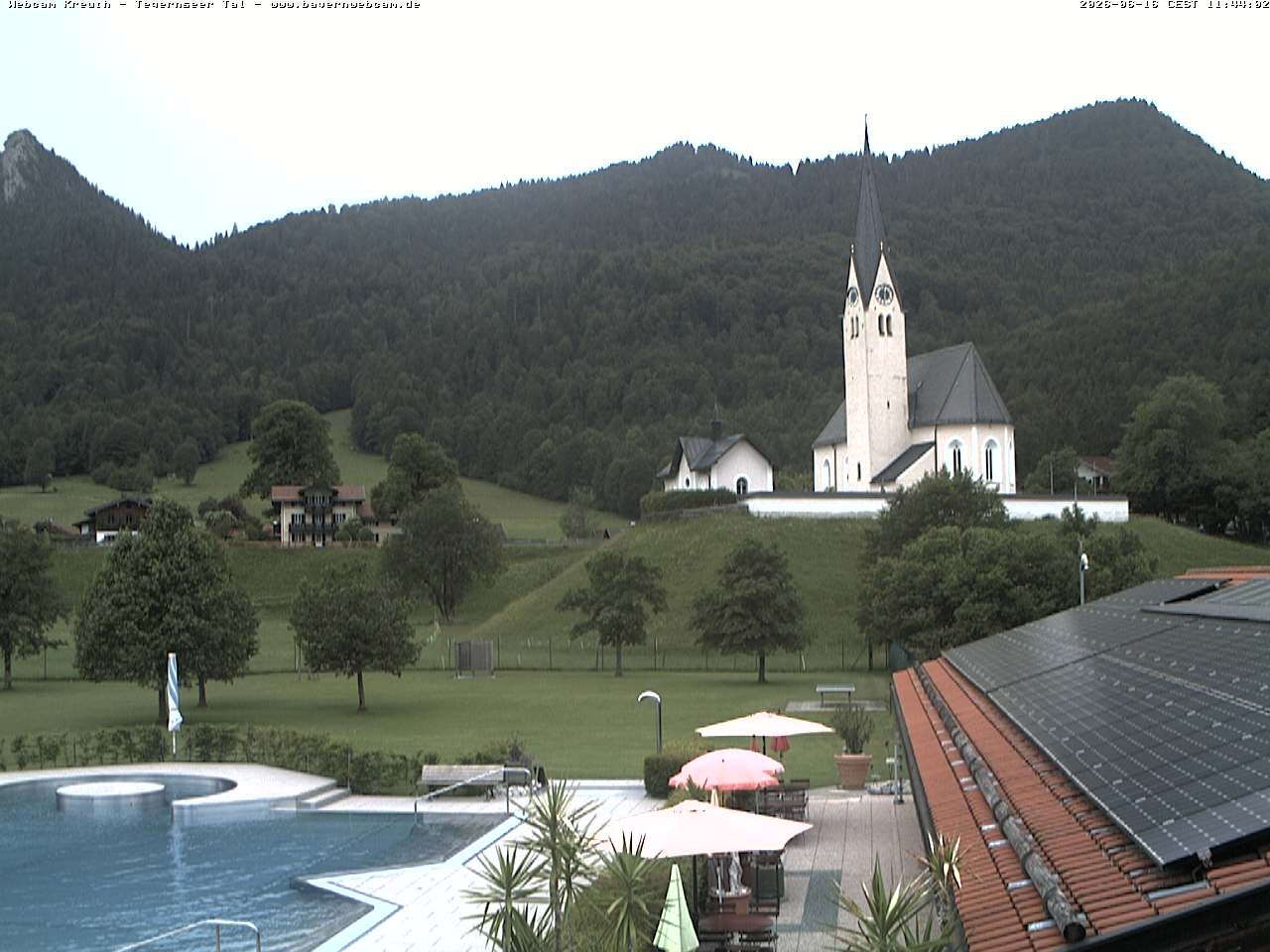 Archiv Foto Webcam Kreuth: Kirche und Freibad
